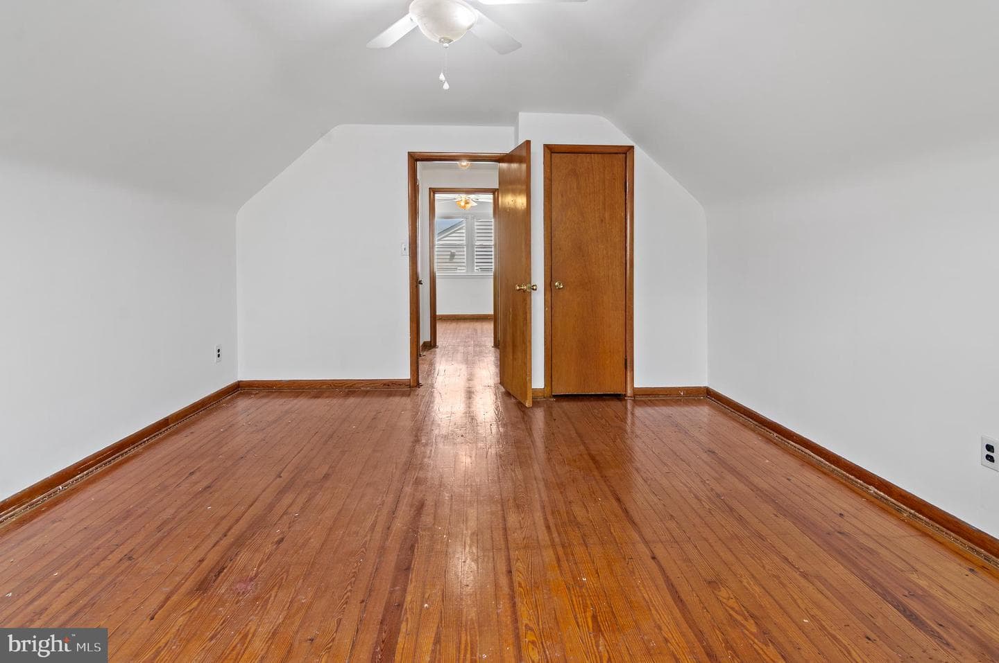 8020 Neighbors Avenue photo 17