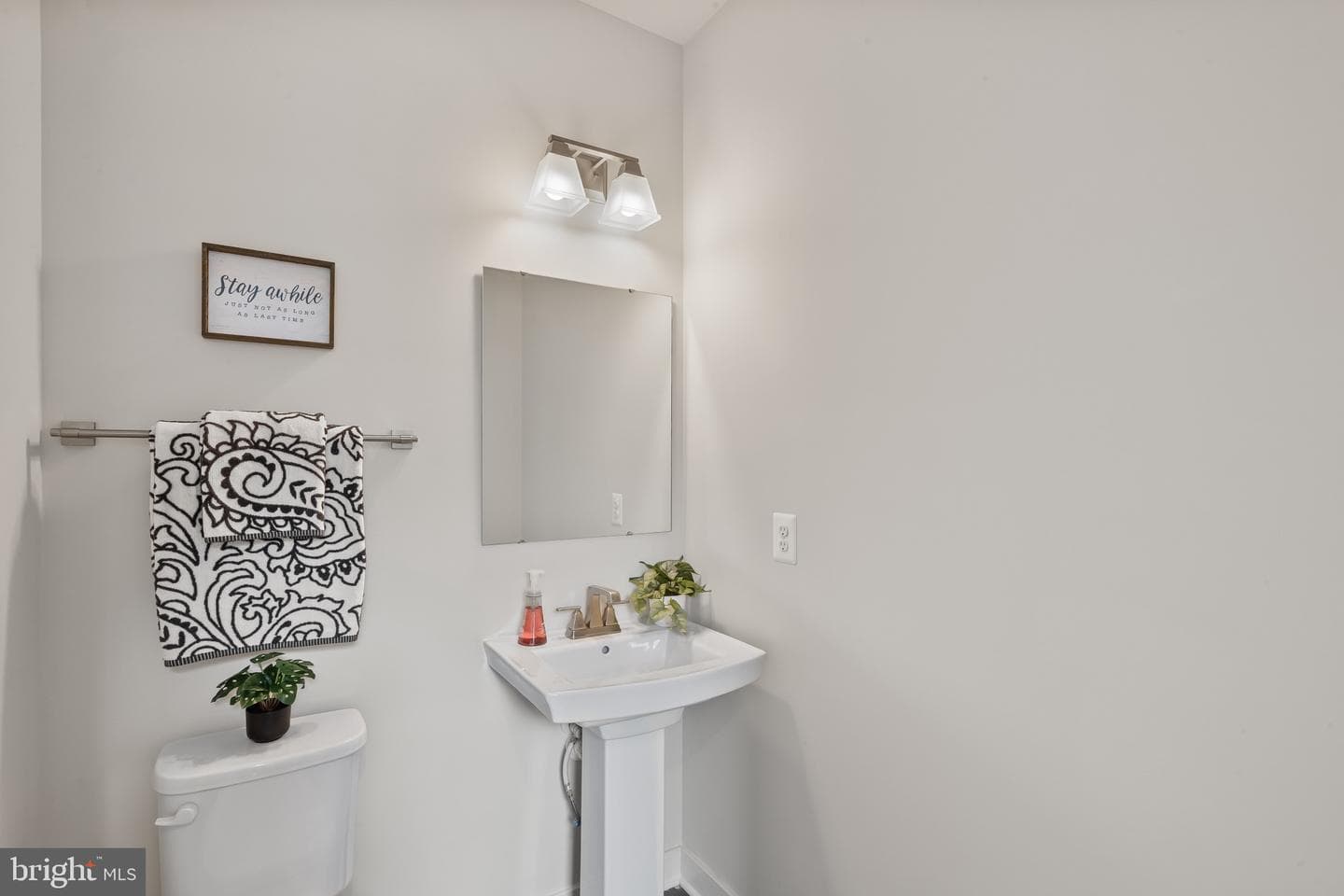 561 Katherine Avenue photo 18