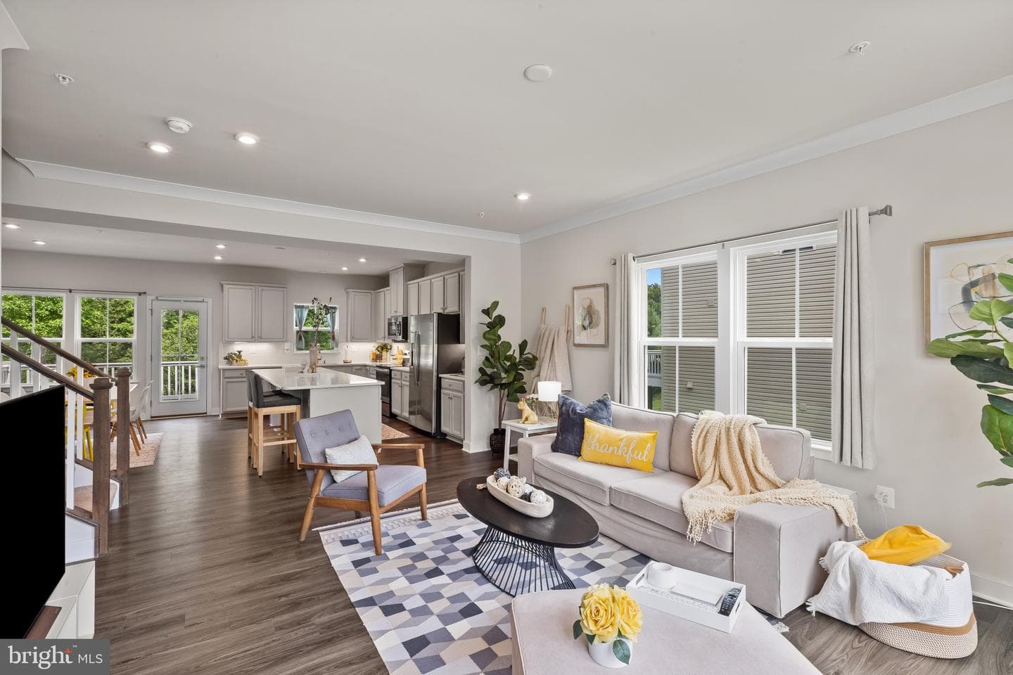 561 Katherine Avenue photo 4