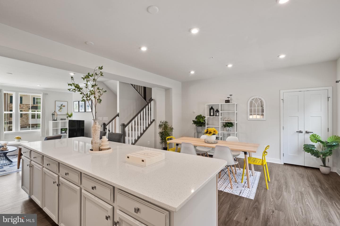 561 Katherine Avenue photo 8