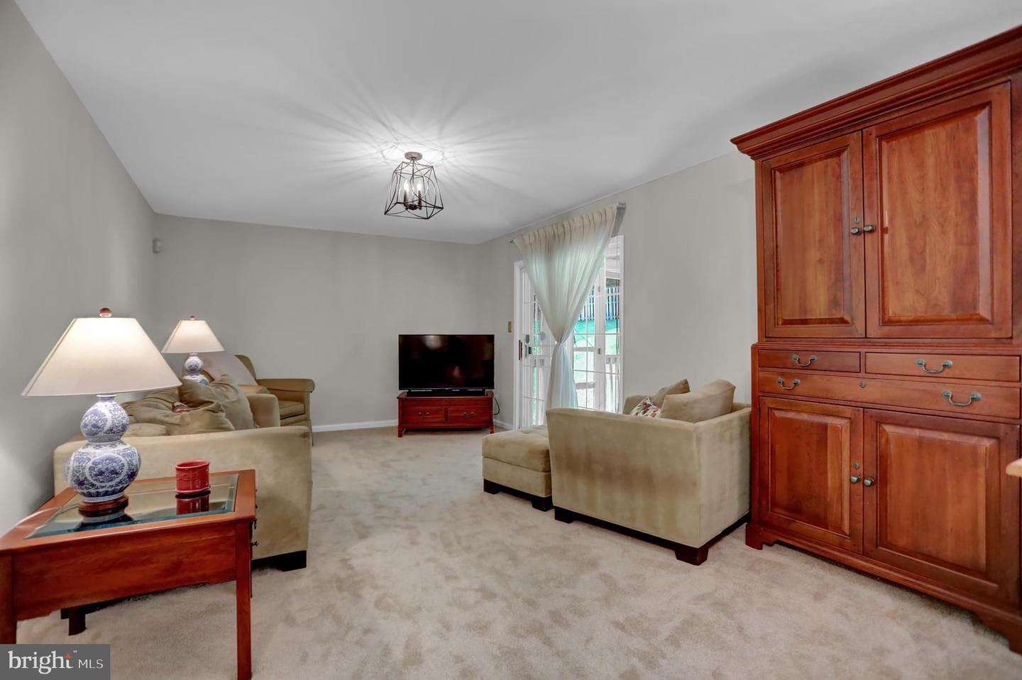 8 Farnham Way photo 15