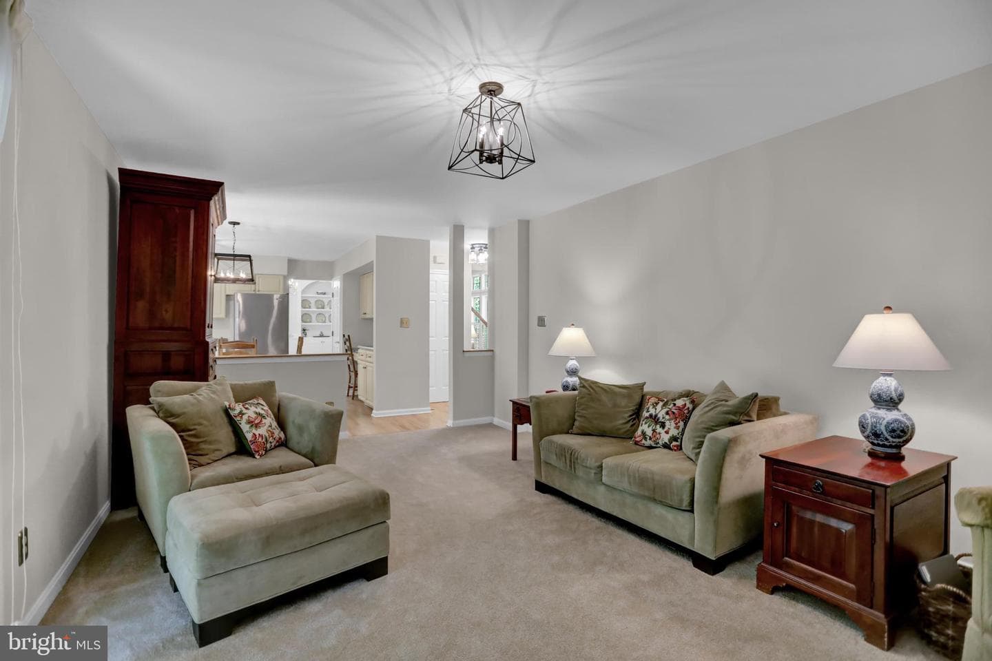 8 Farnham Way photo 19