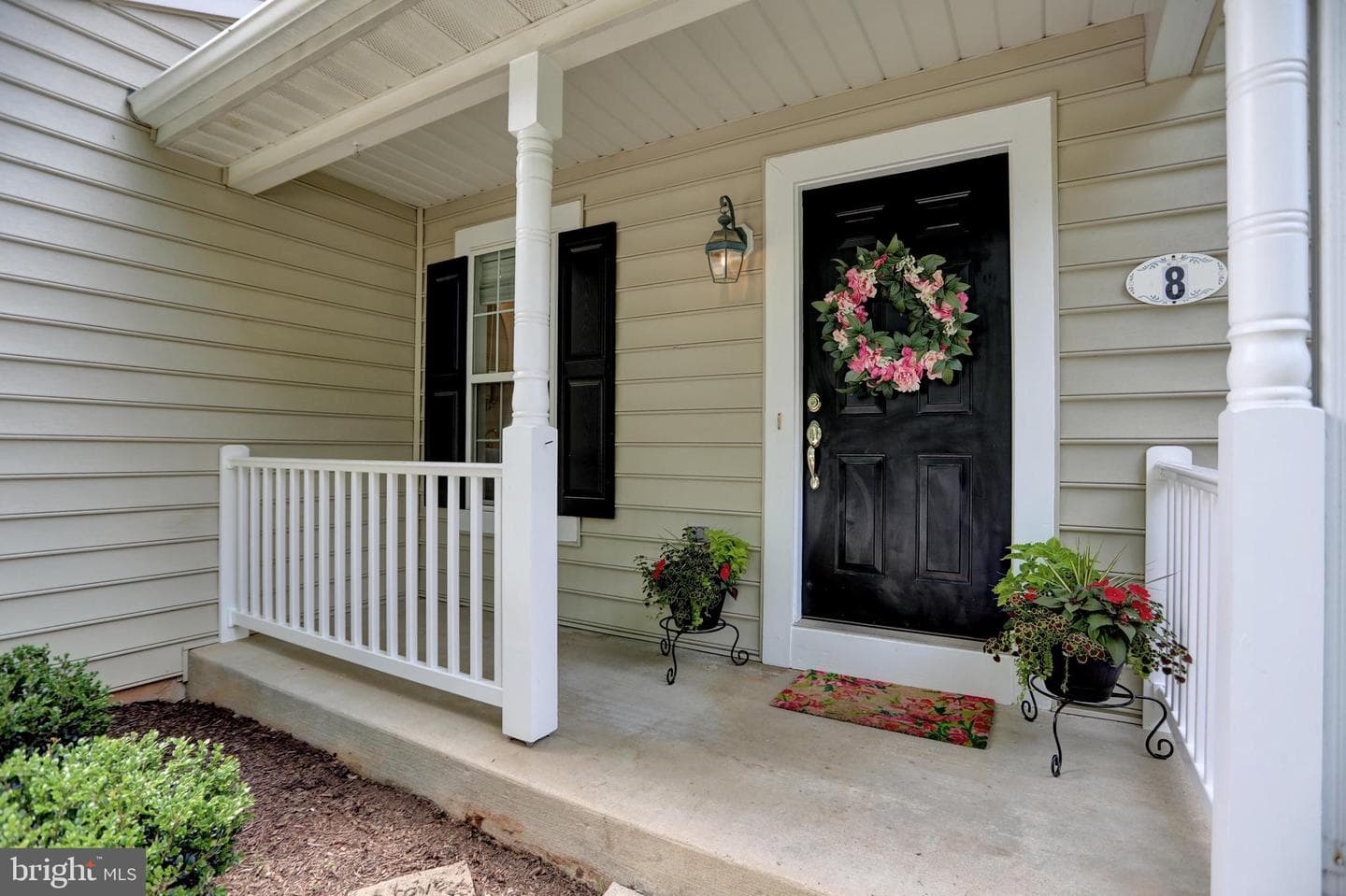 8 Farnham Way photo 2