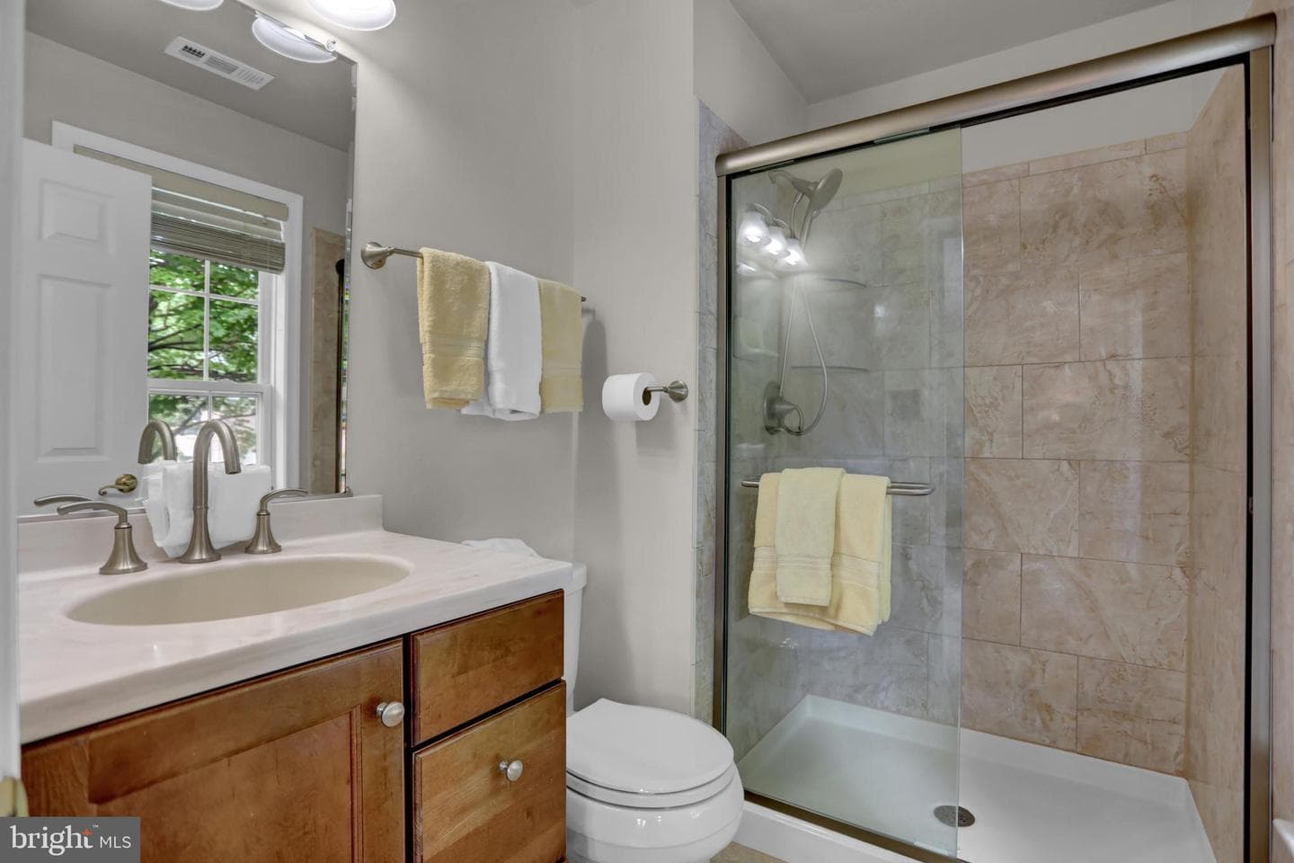 8 Farnham Way photo 23