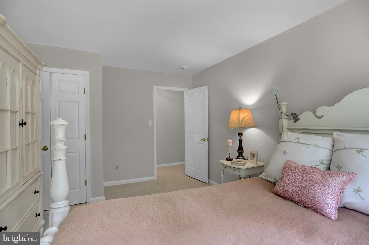 8 Farnham Way photo 25
