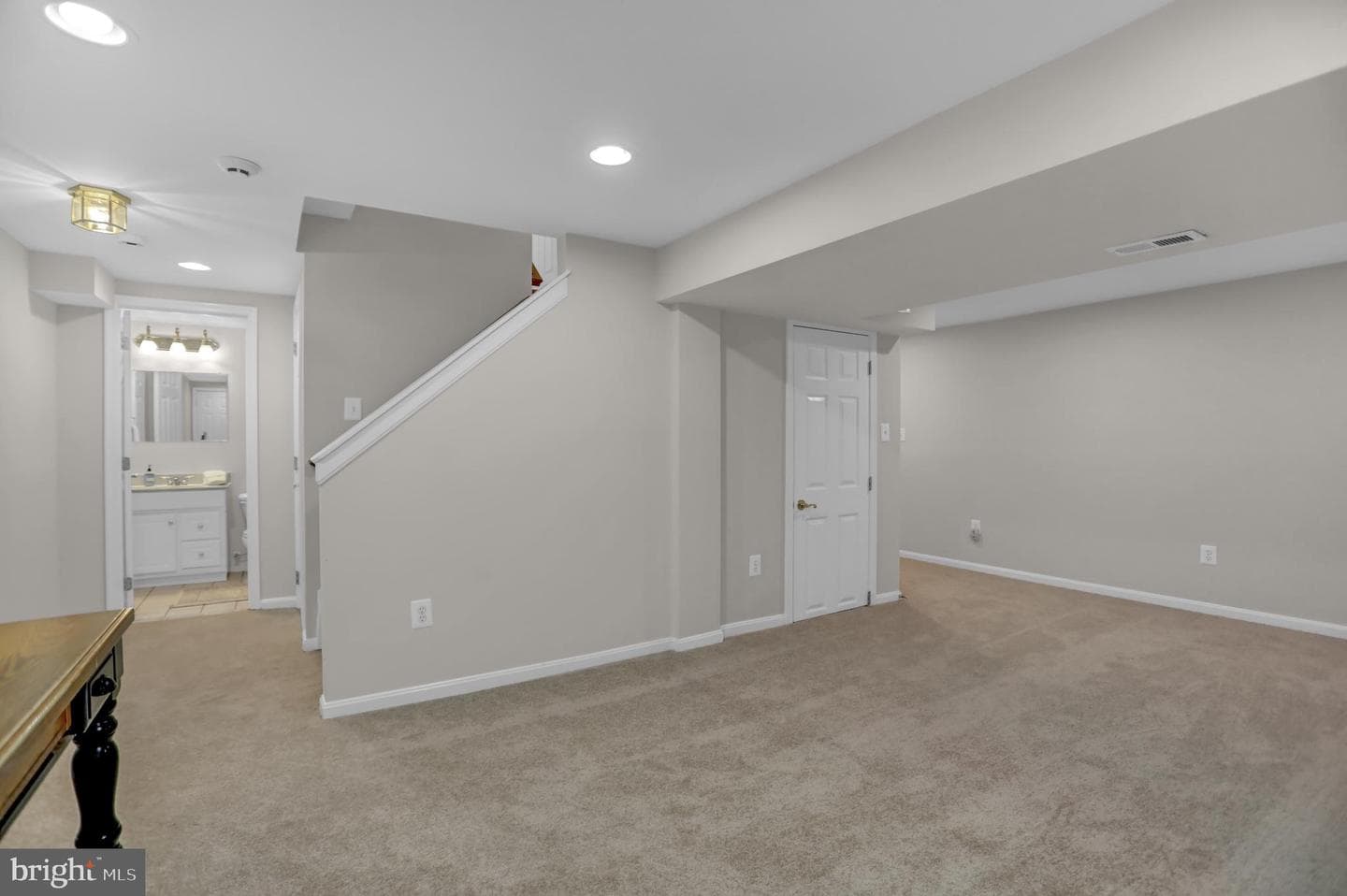 8 Farnham Way photo 29