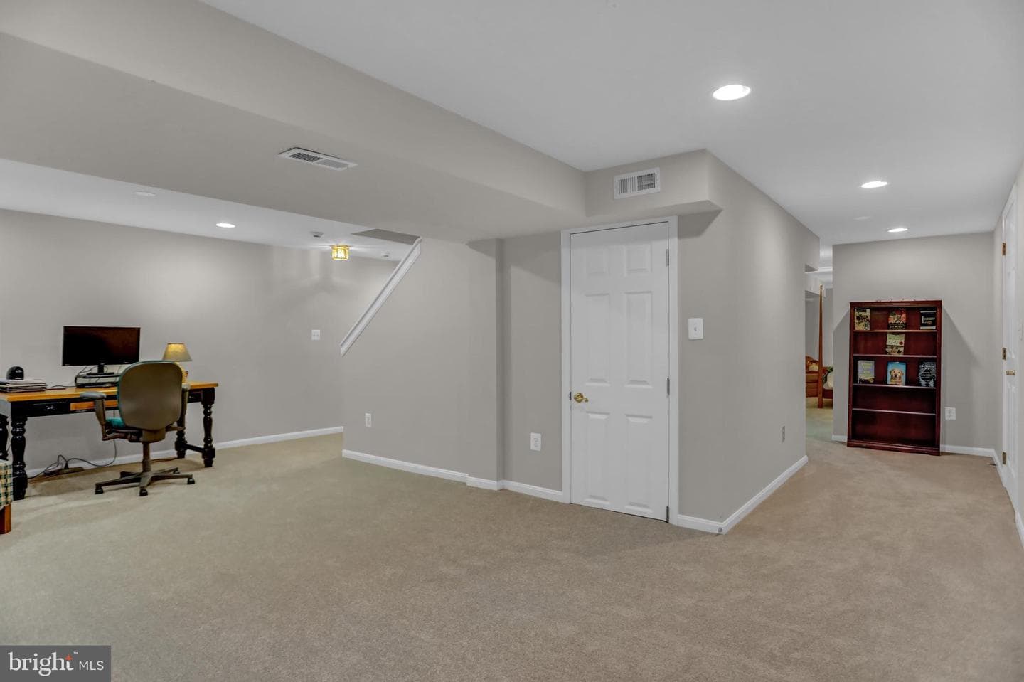 8 Farnham Way photo 30