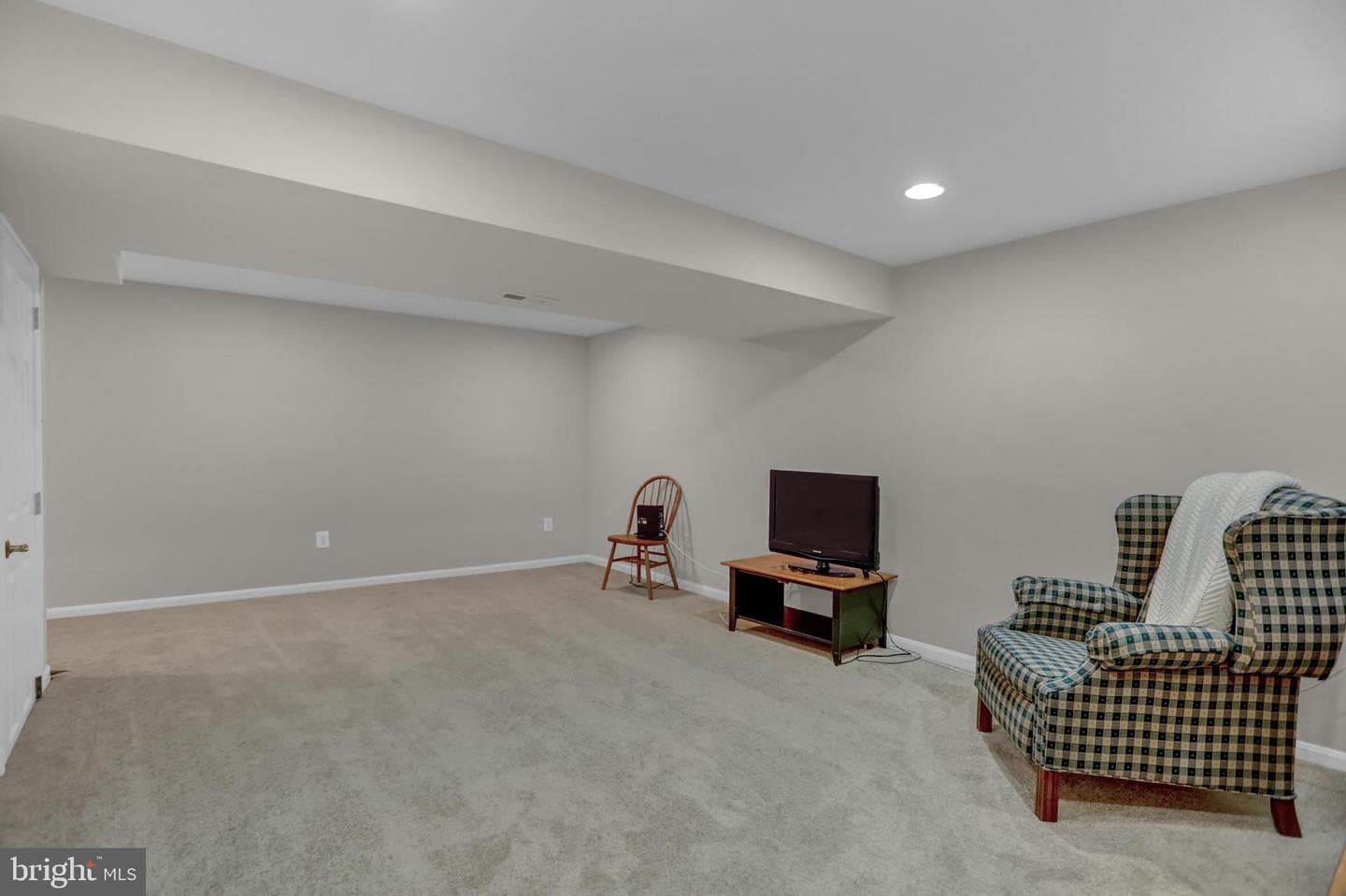 8 Farnham Way photo 31