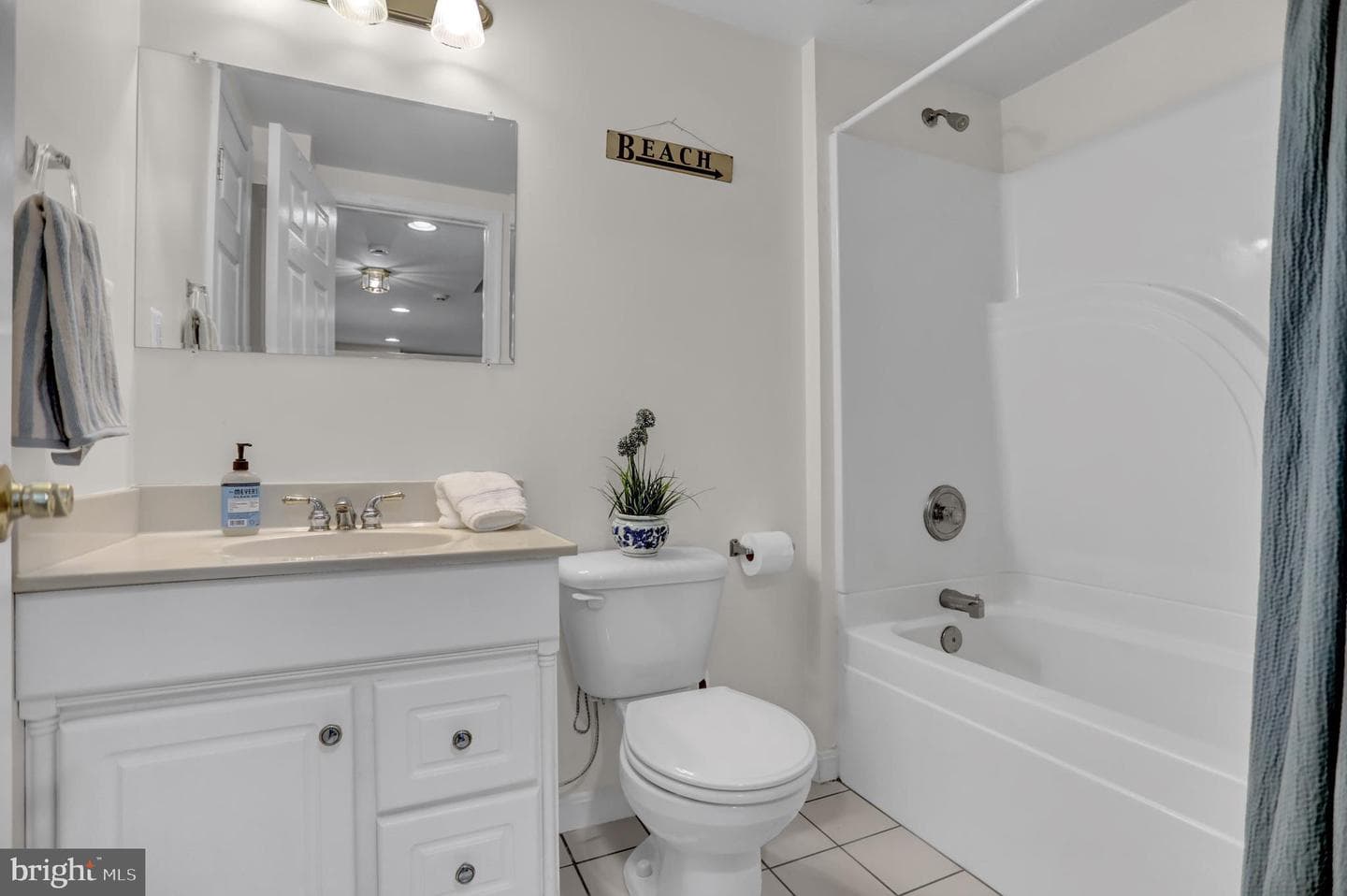 8 Farnham Way photo 32