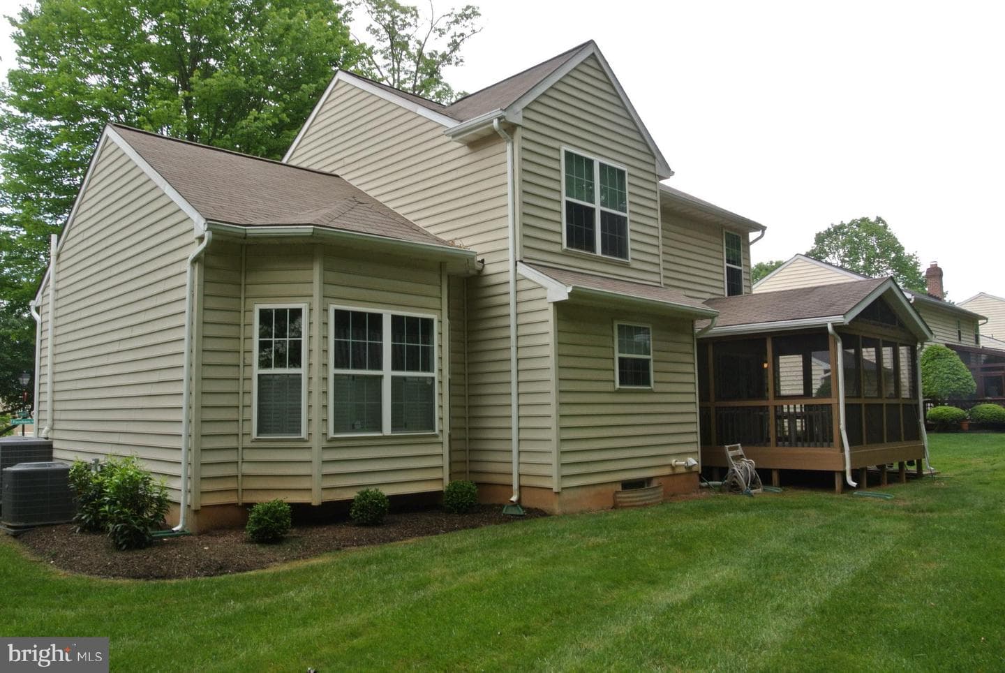 8 Farnham Way photo 34