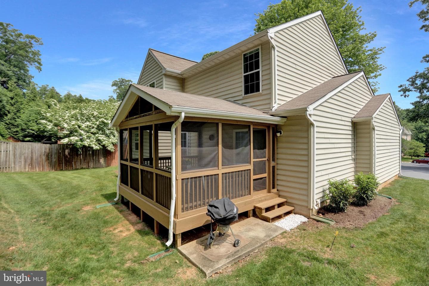 8 Farnham Way photo 36