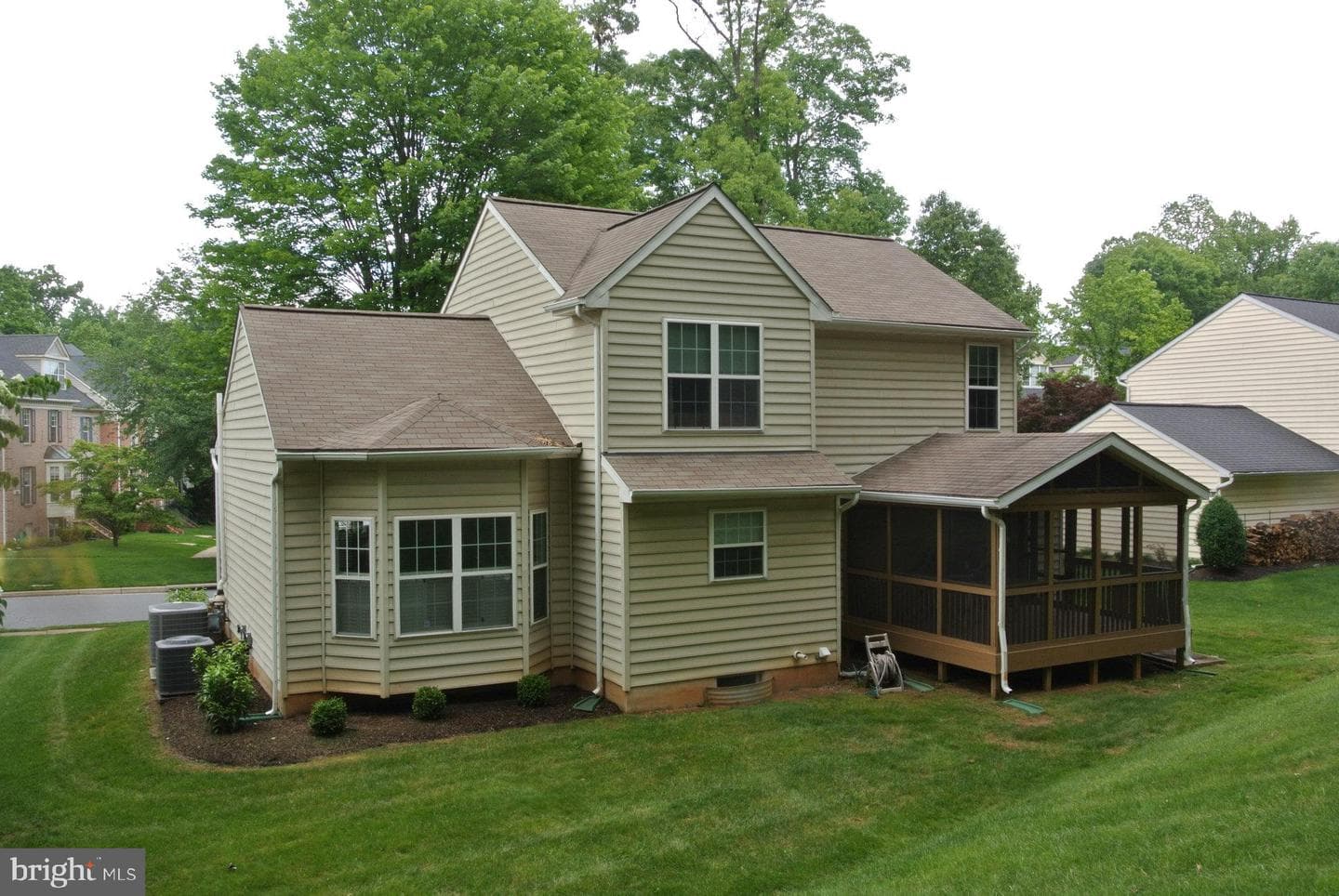 8 Farnham Way photo 46