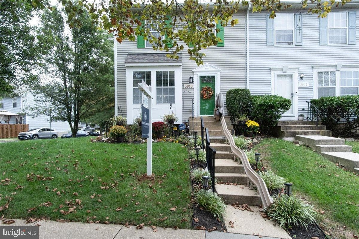 3915 Queens Lace Street photo 2