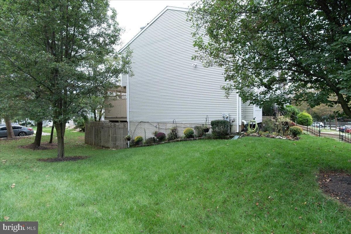 3915 Queens Lace Street photo 24