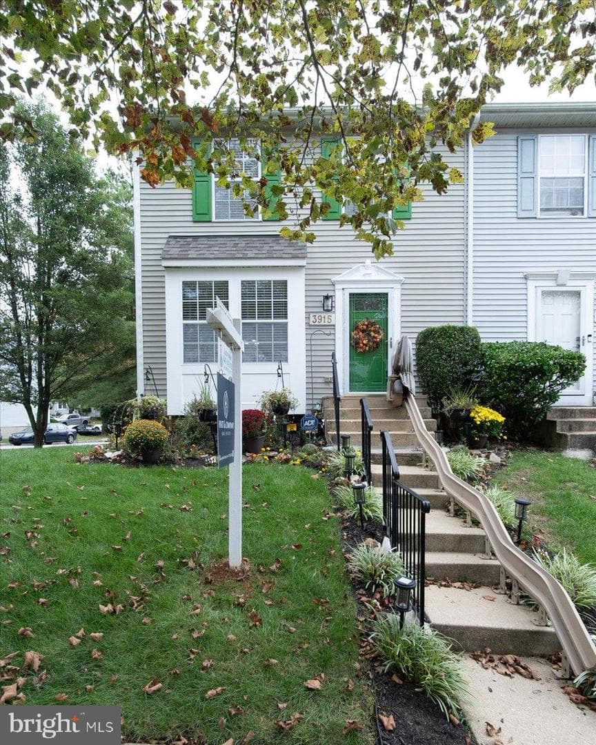 3915 Queens Lace Street photo 3