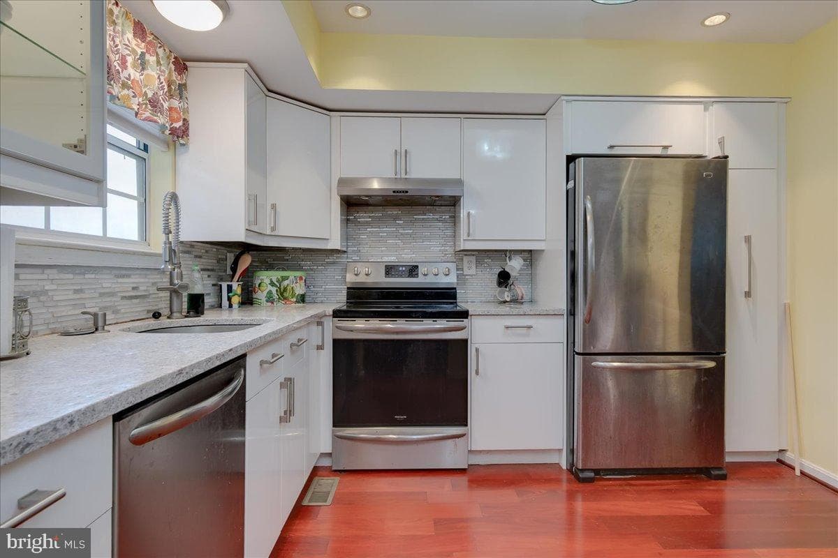 3915 Queens Lace Street photo 8