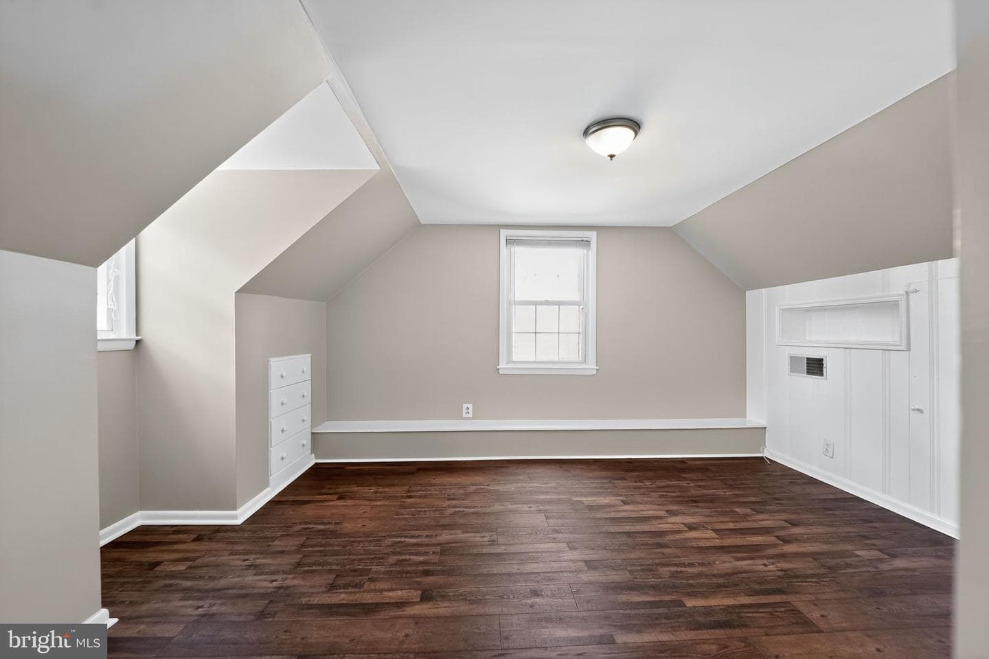 3127 Cornwall Road photo 18