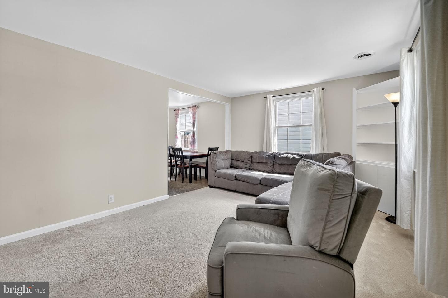 3127 Cornwall Road photo 4