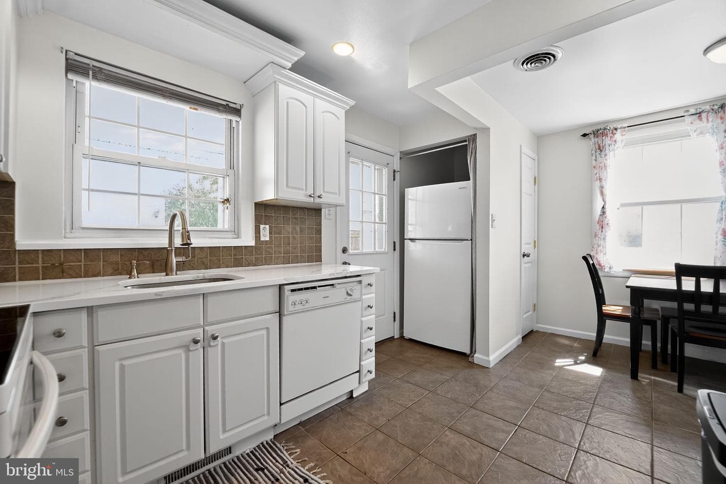 3127 Cornwall Road photo 6