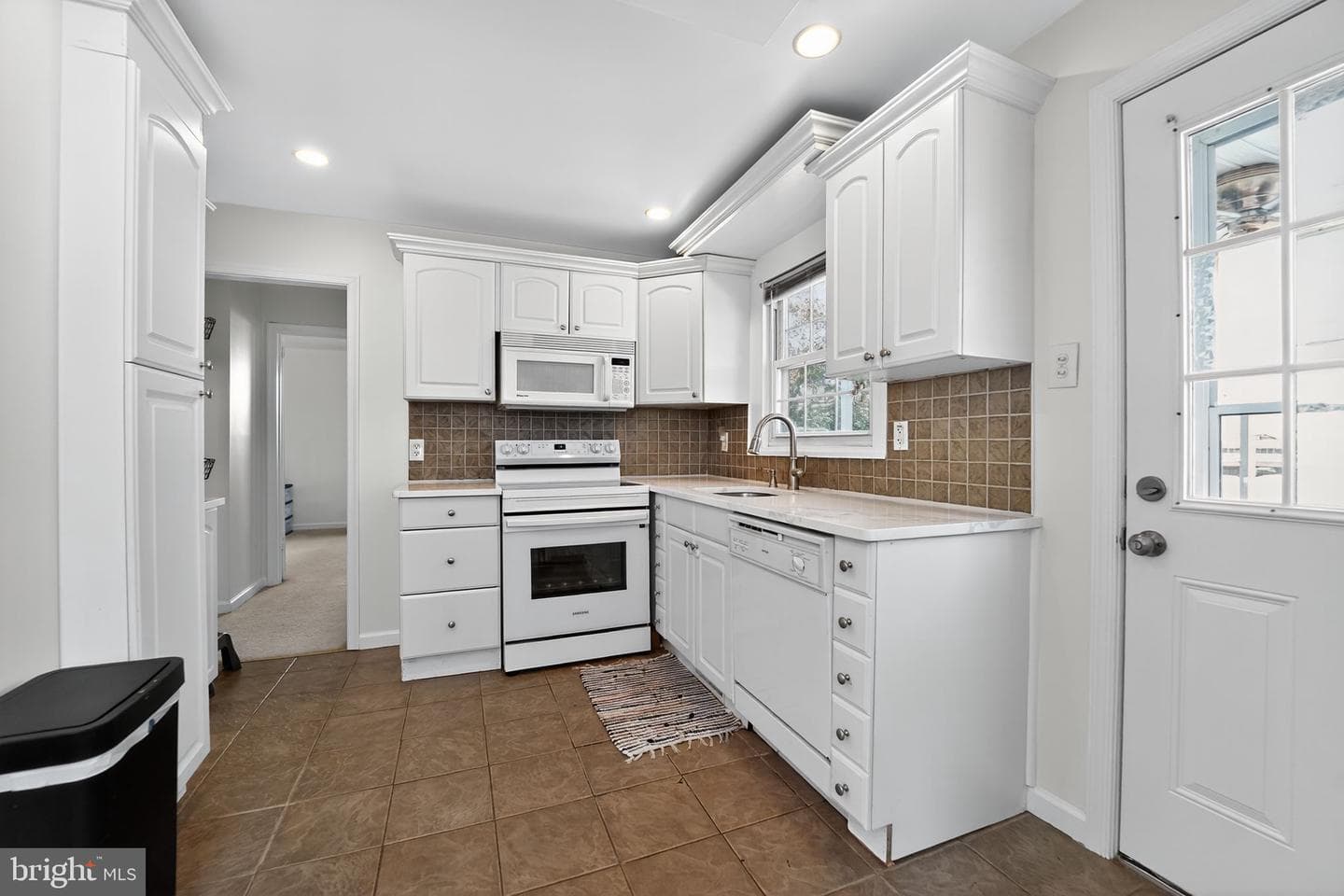 3127 Cornwall Road photo 8