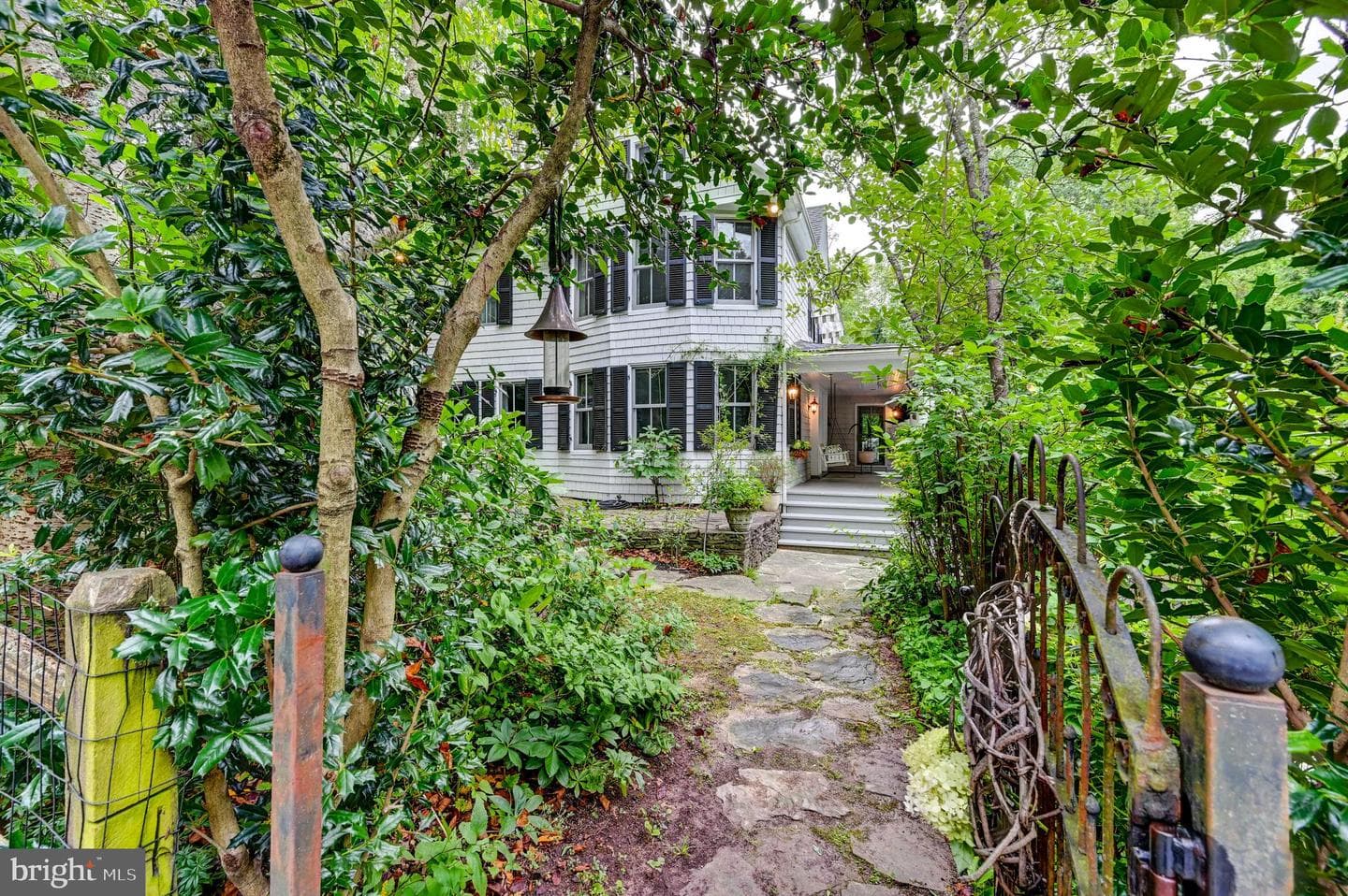 1505 Locust Avenue photo 8