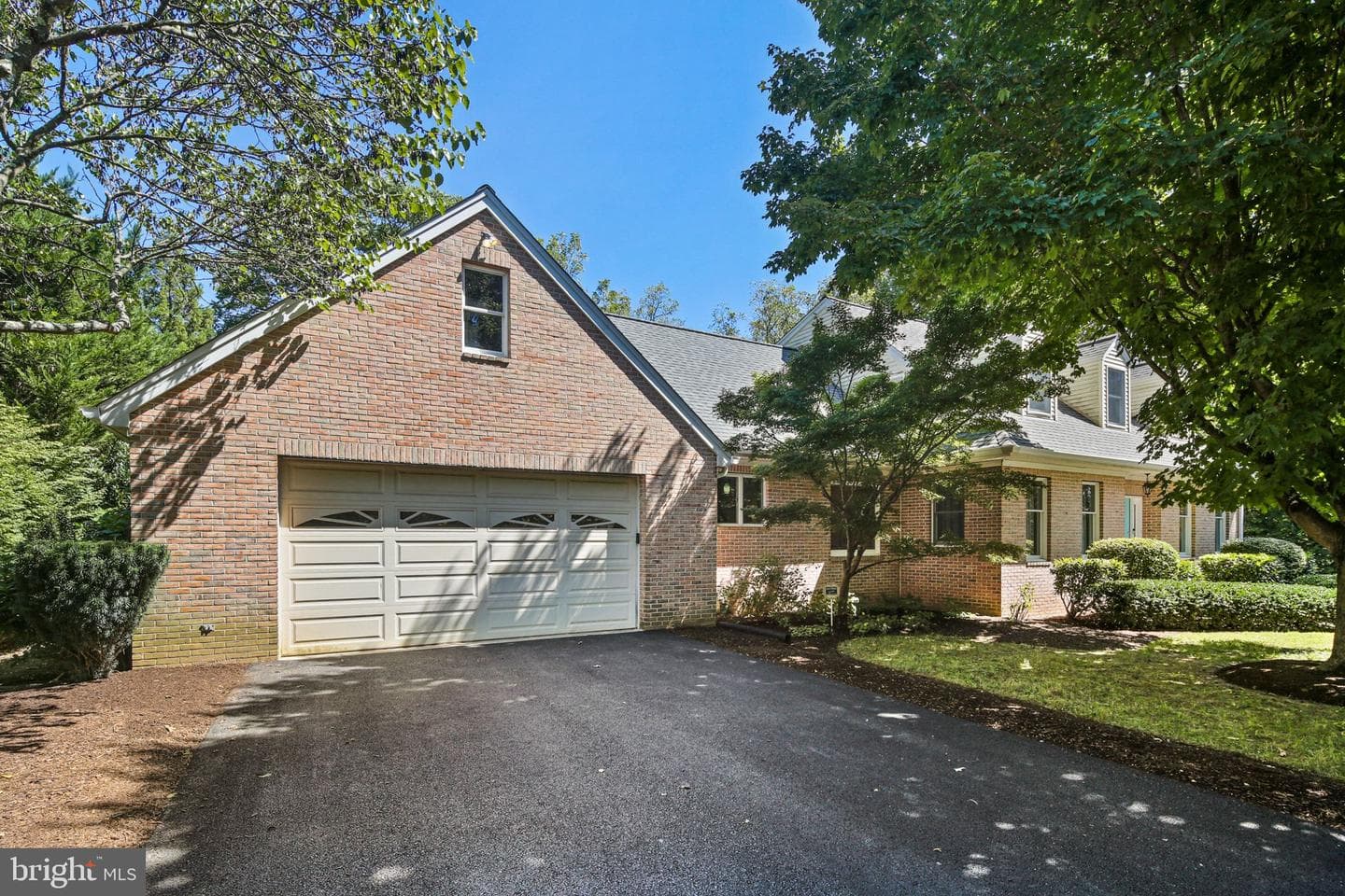6018 Altamont Place photo 2
