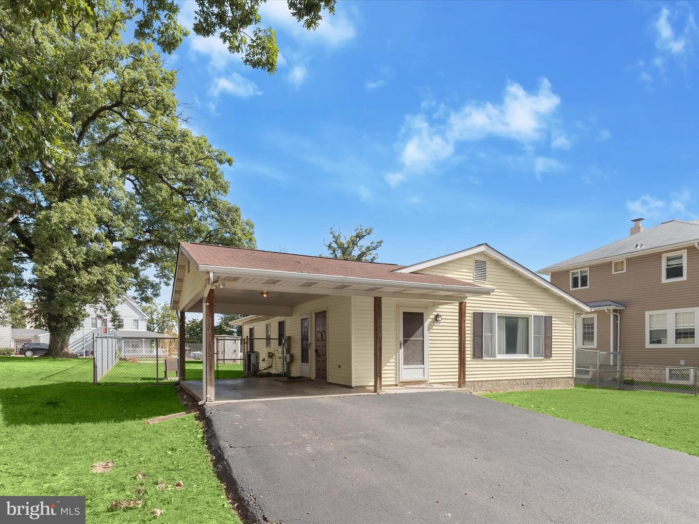 5704 Calverton photo 2
