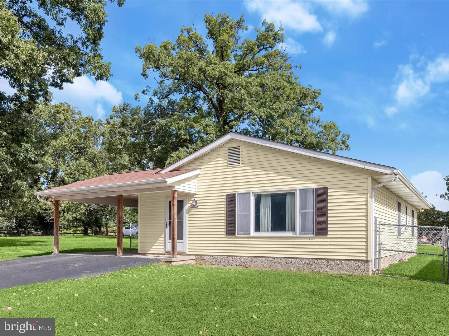 5704 Calverton photo 5