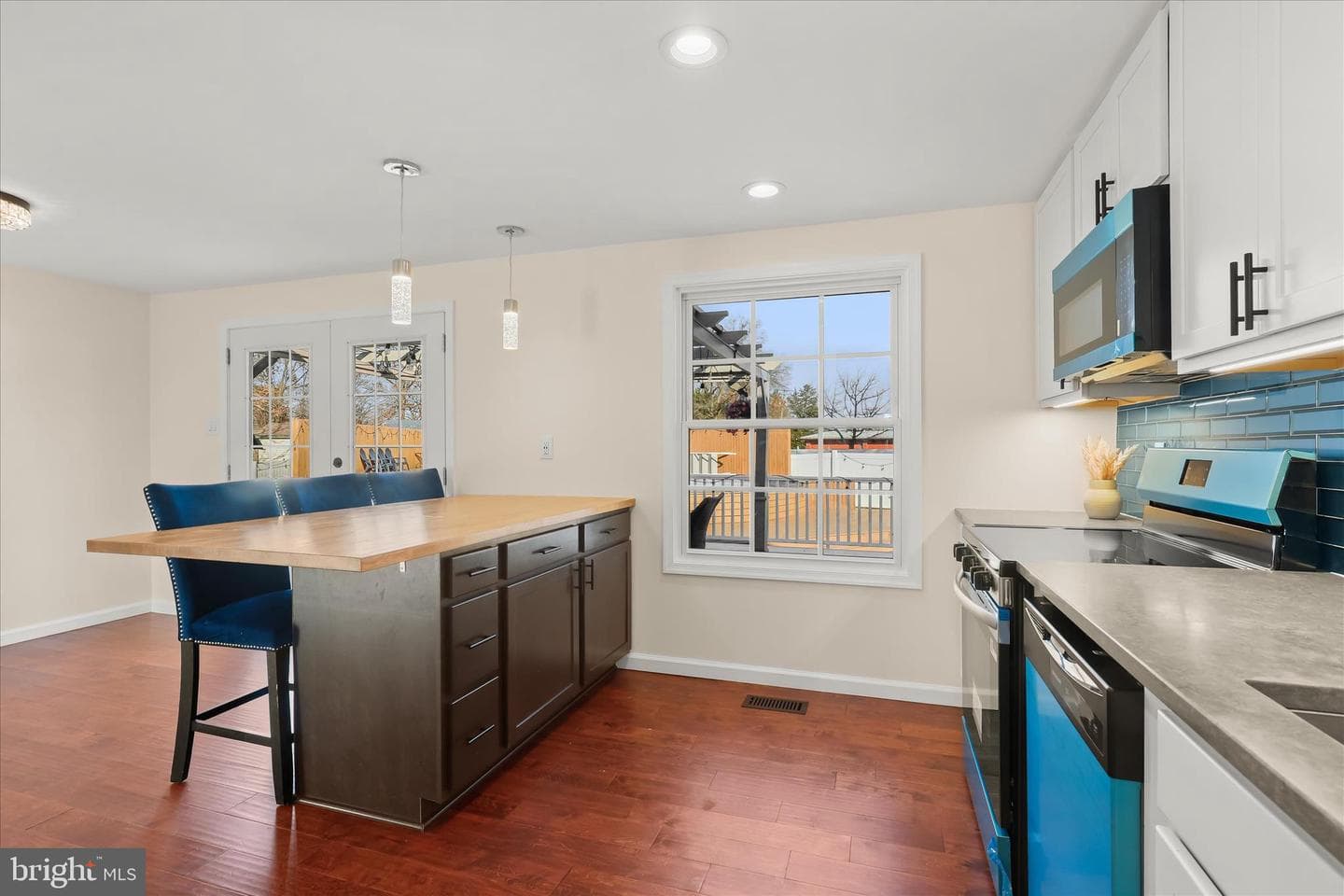 6 New Kent Court photo 15