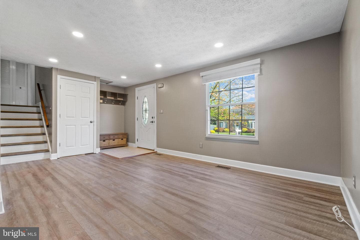 8623 Saxon Circle photo 6