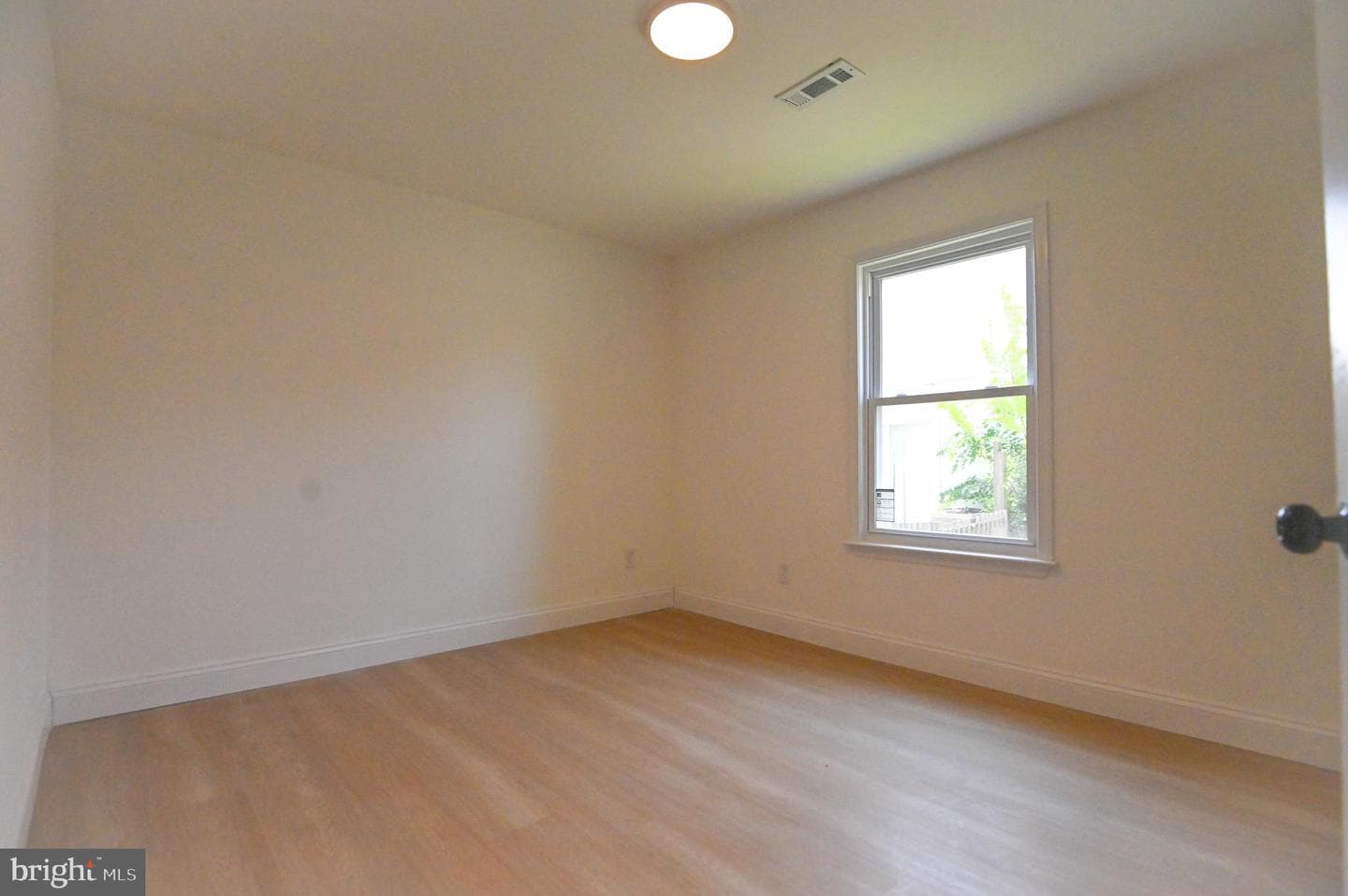 905 Barron Avenue photo 11