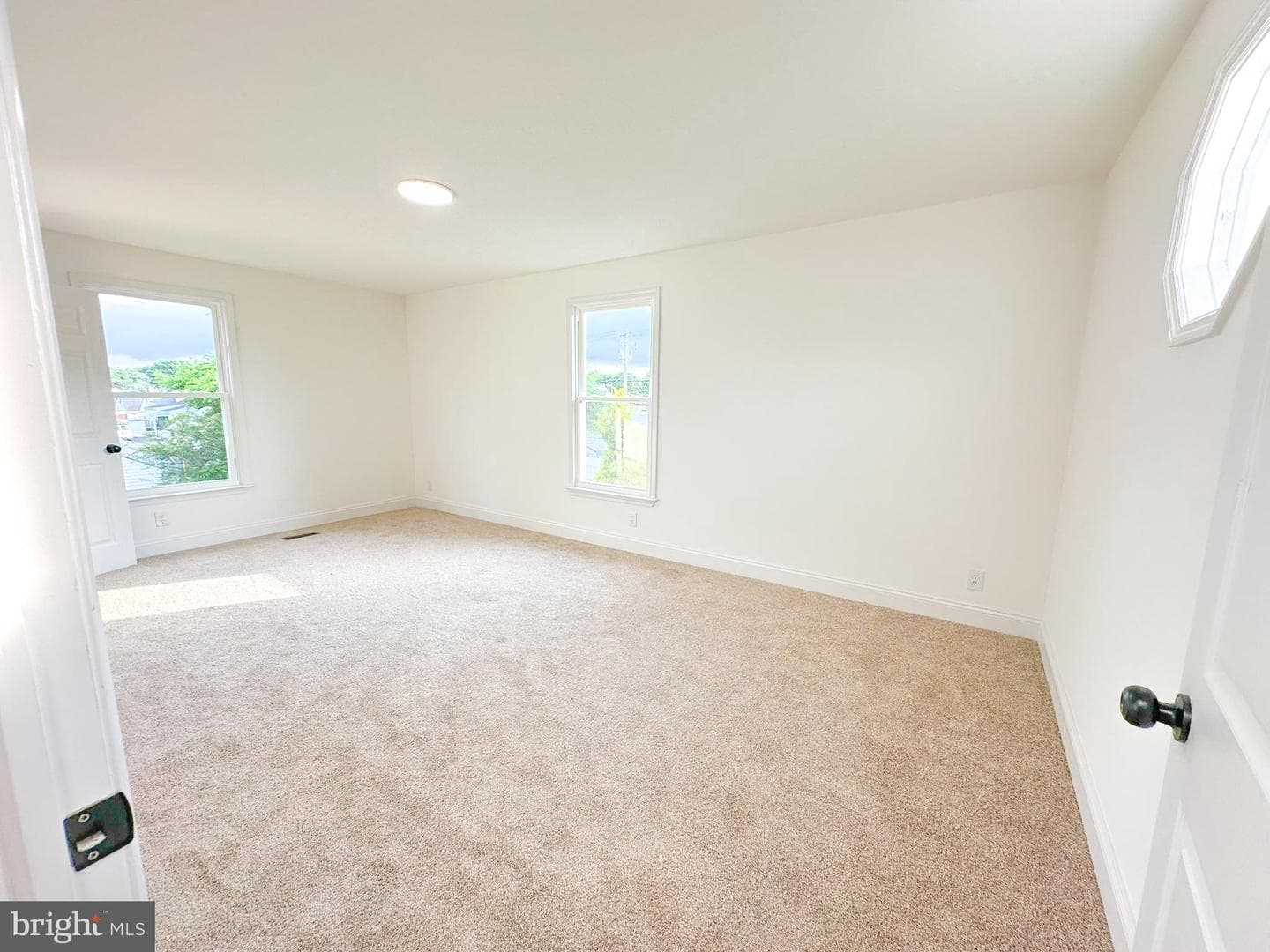 905 Barron Avenue photo 36