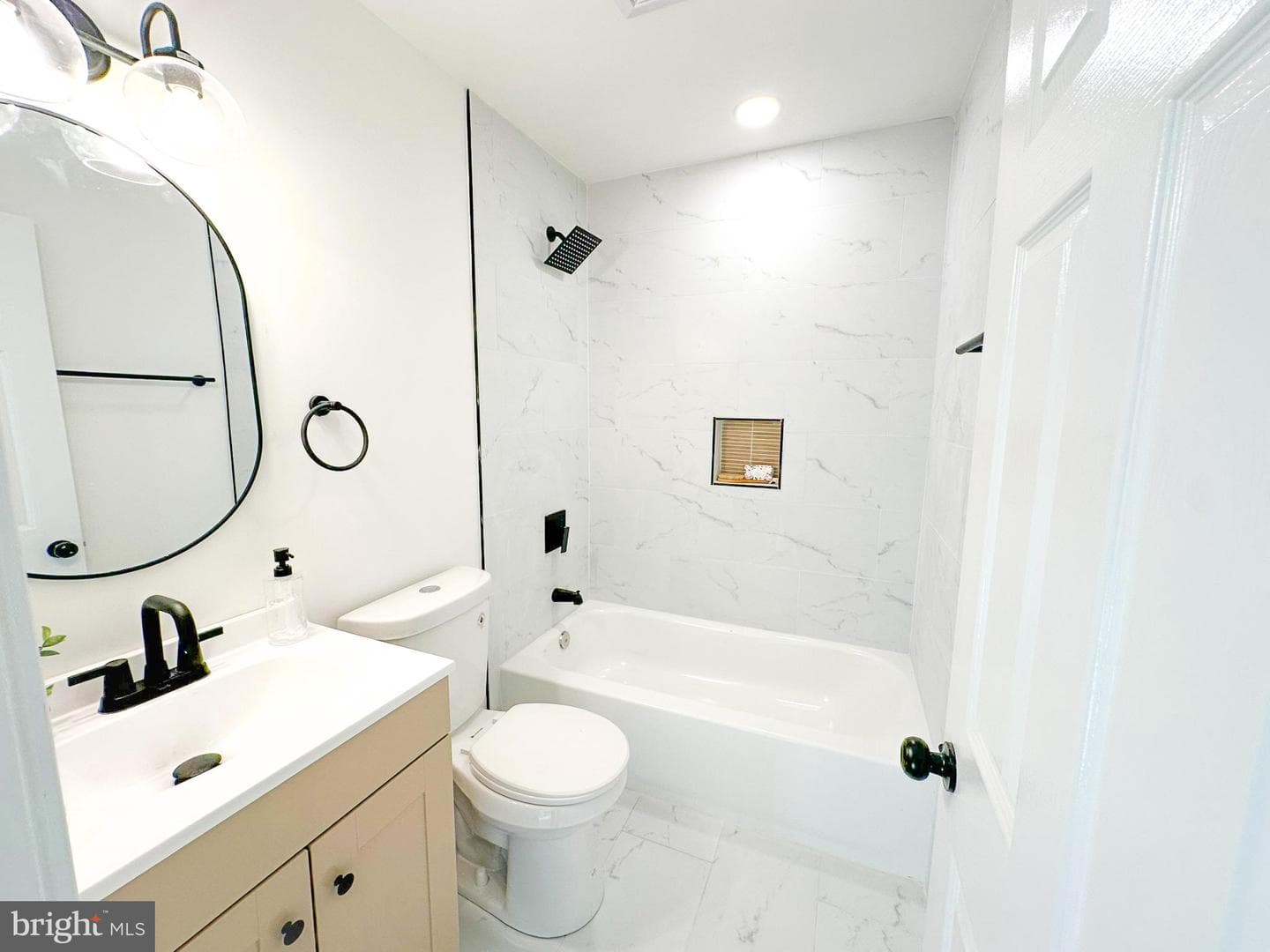 905 Barron Avenue photo 9
