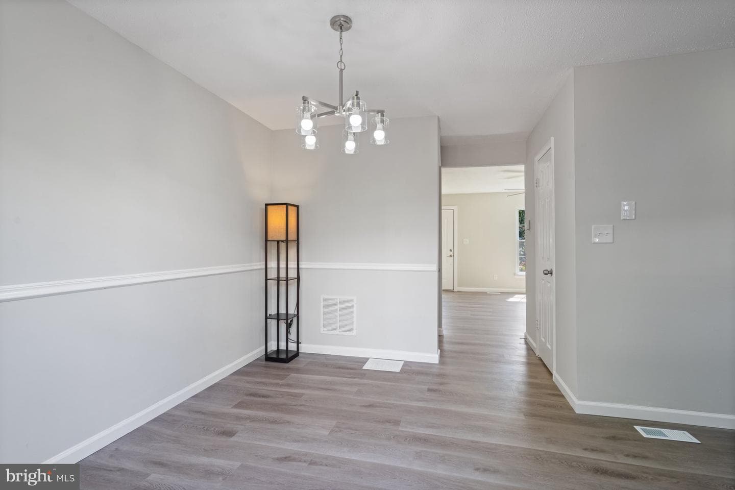 18 Woodcove Court photo 3