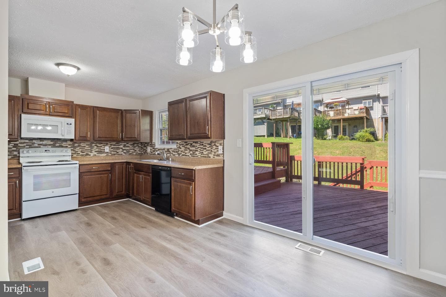 18 Woodcove Court photo 5