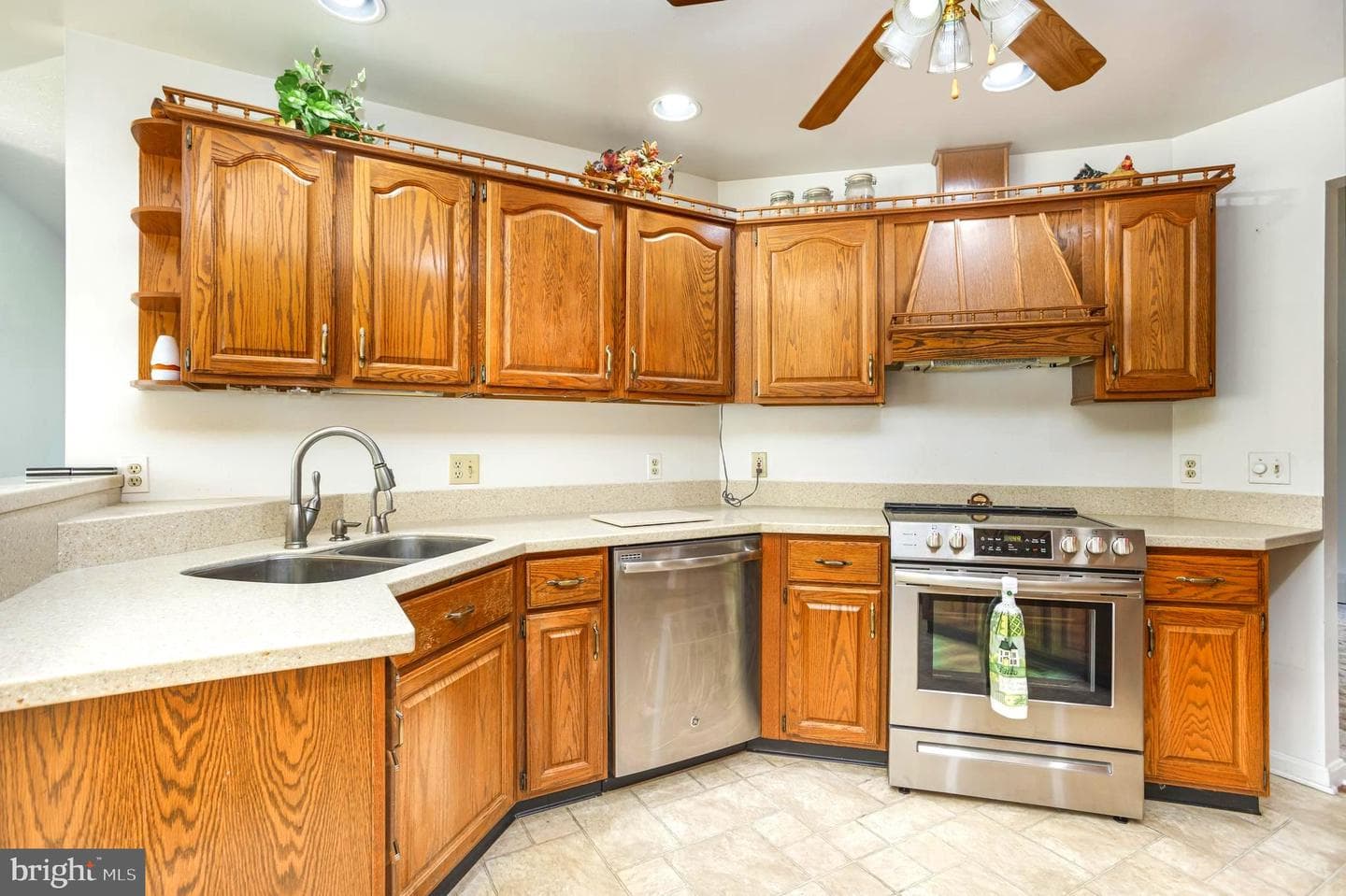 7252 Meadow Lane photo 9