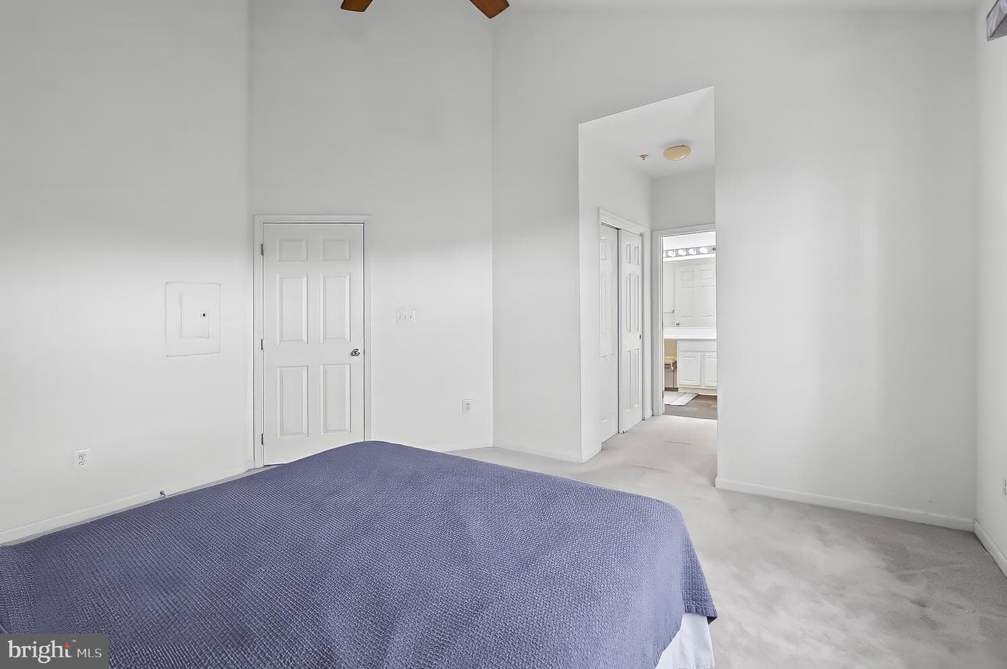 32 Barbican Way photo 14