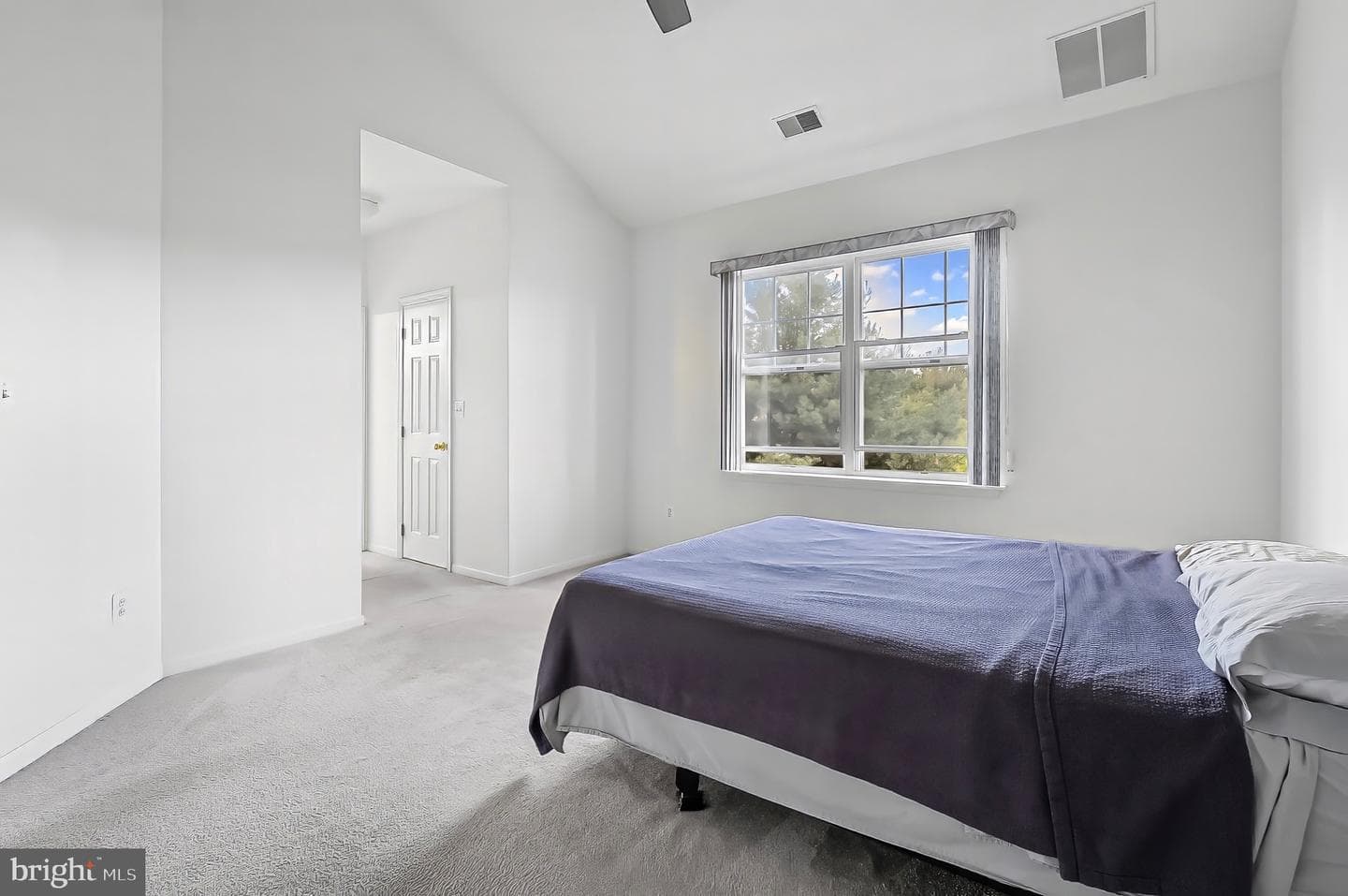 32 Barbican Way photo 15