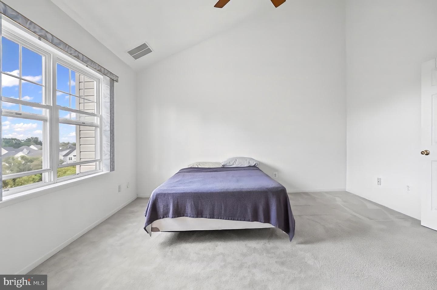 32 Barbican Way photo 16