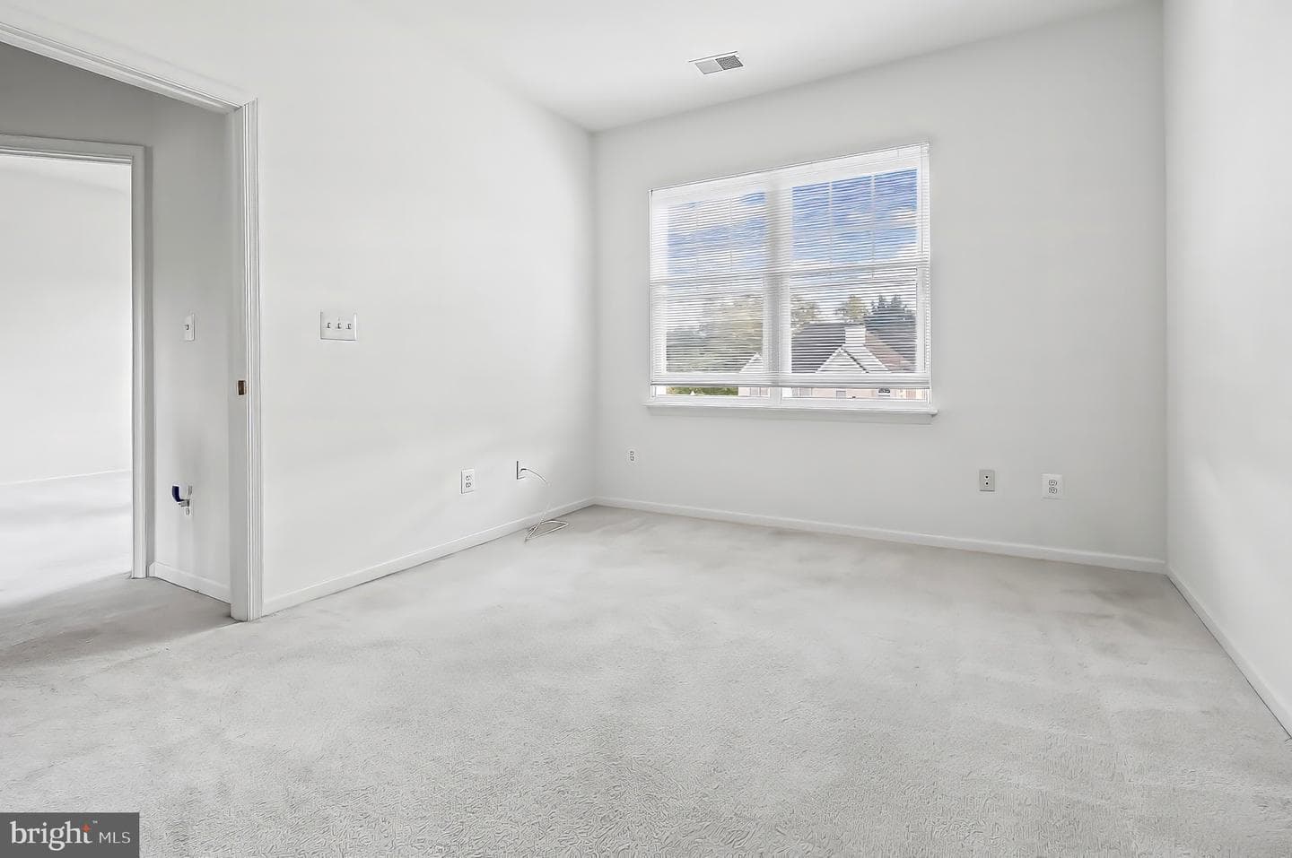 32 Barbican Way photo 22