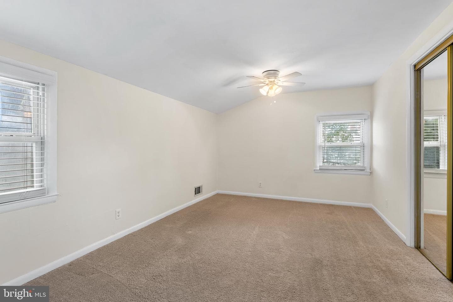 1011 W Seminary Avenue photo 31