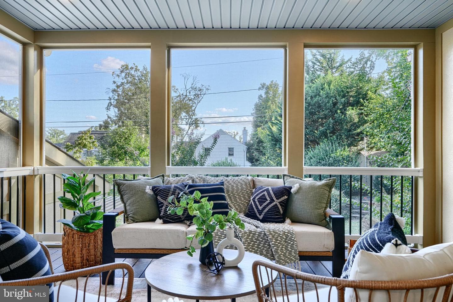 905 Kingston Road photo 26