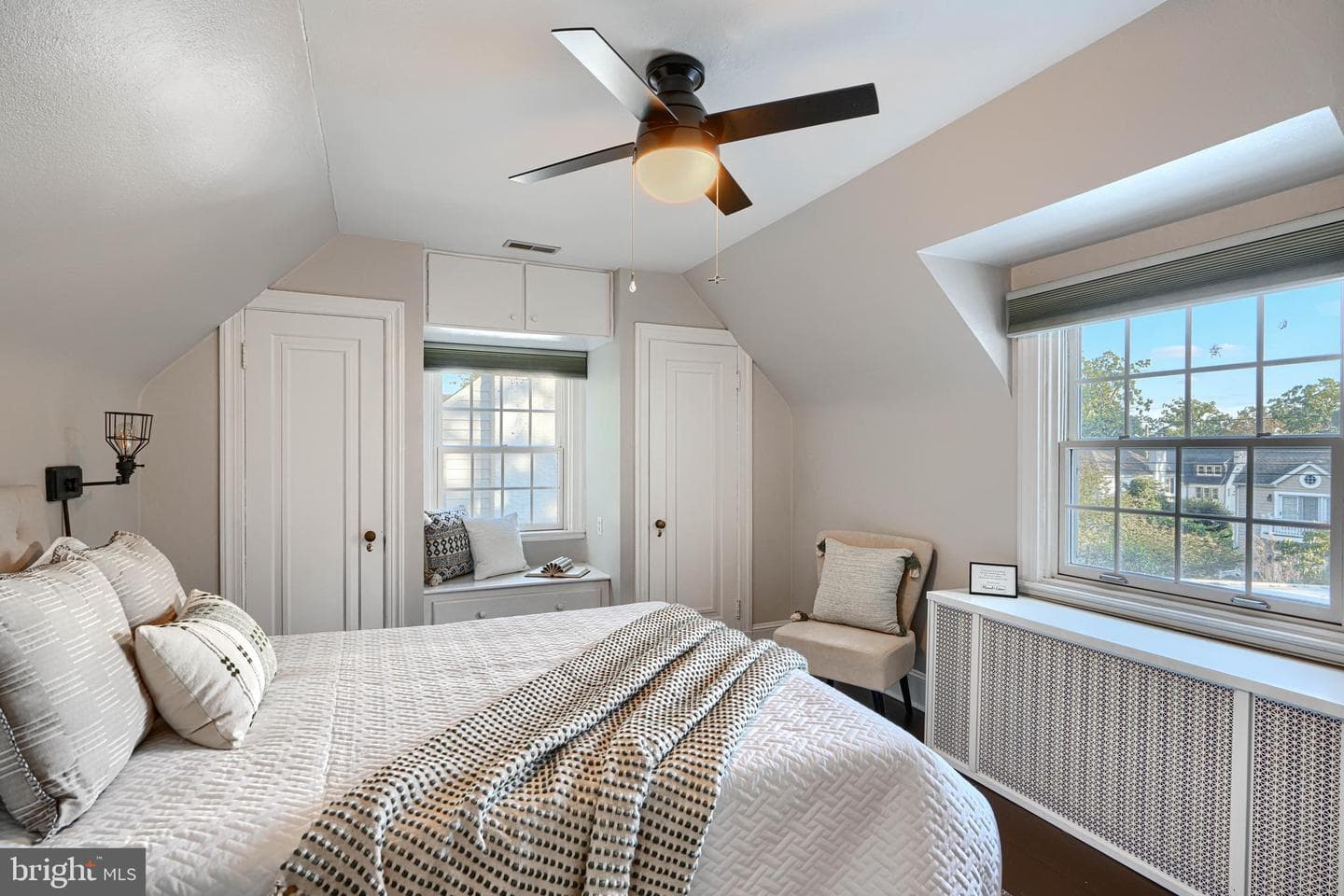 905 Kingston Road photo 28