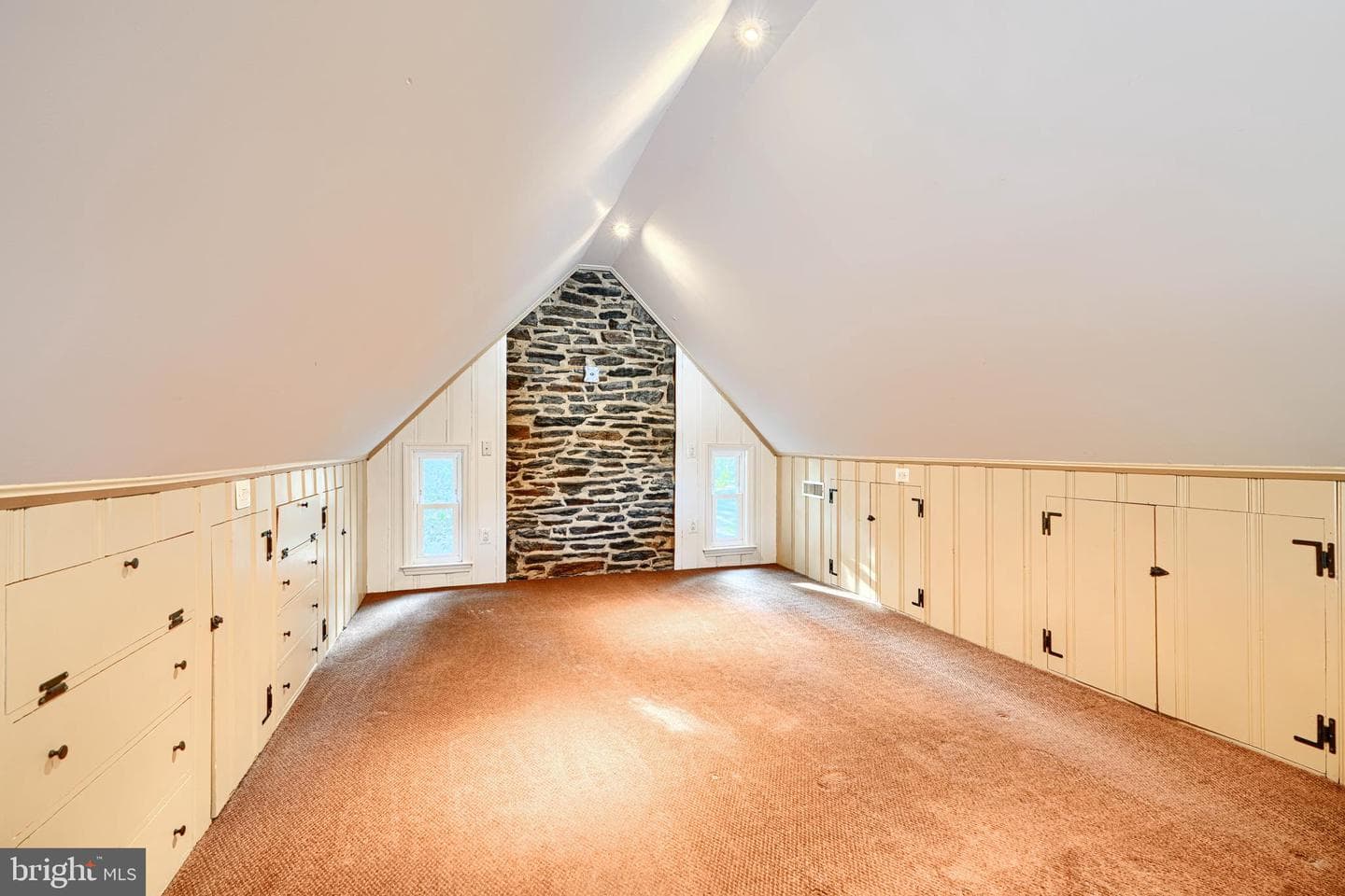 905 Kingston Road photo 36