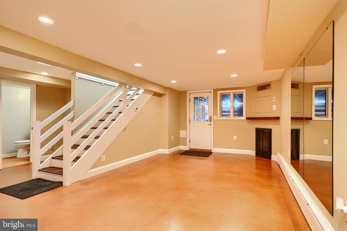 905 Kingston Road photo 38