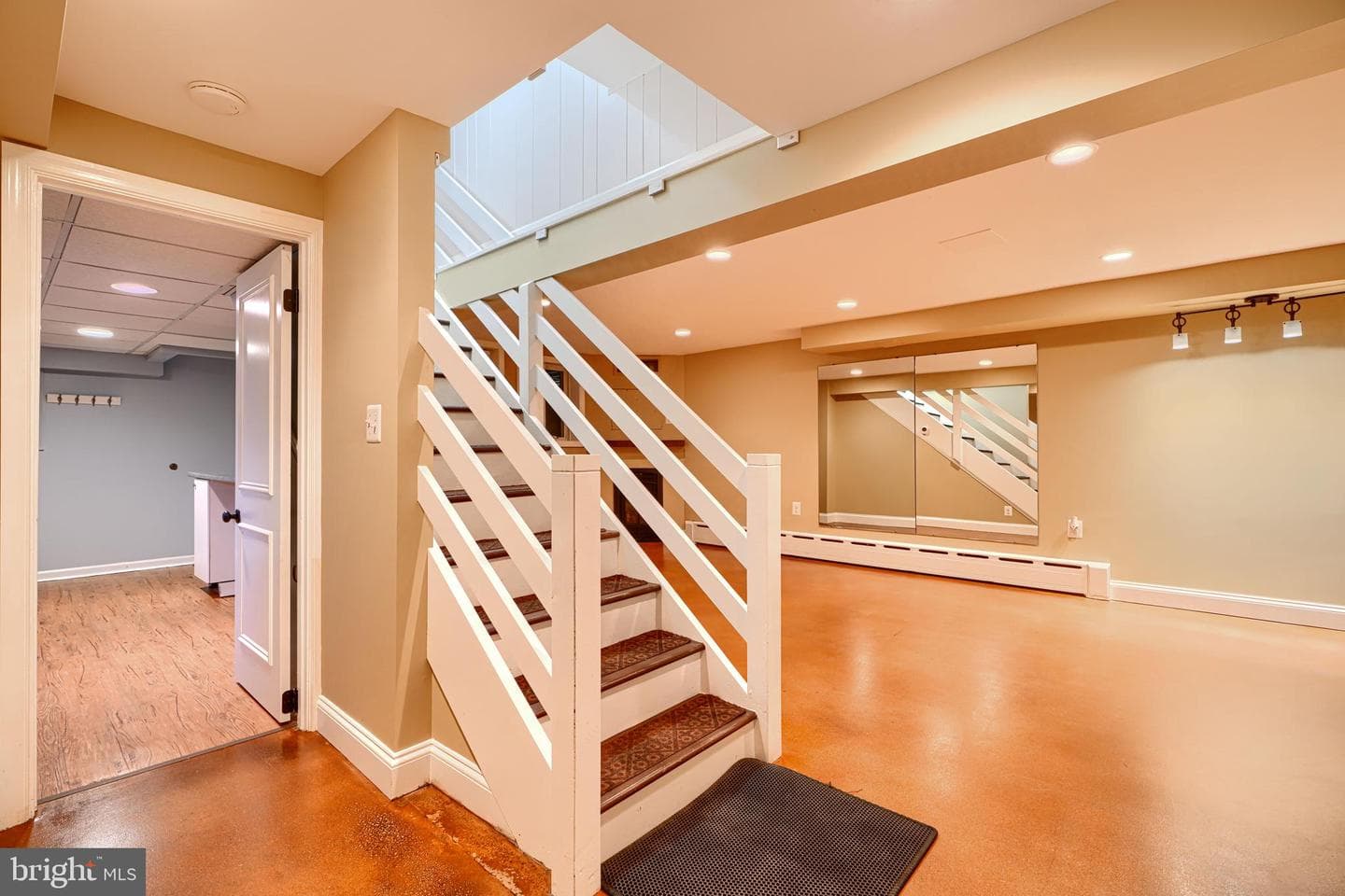 905 Kingston Road photo 40