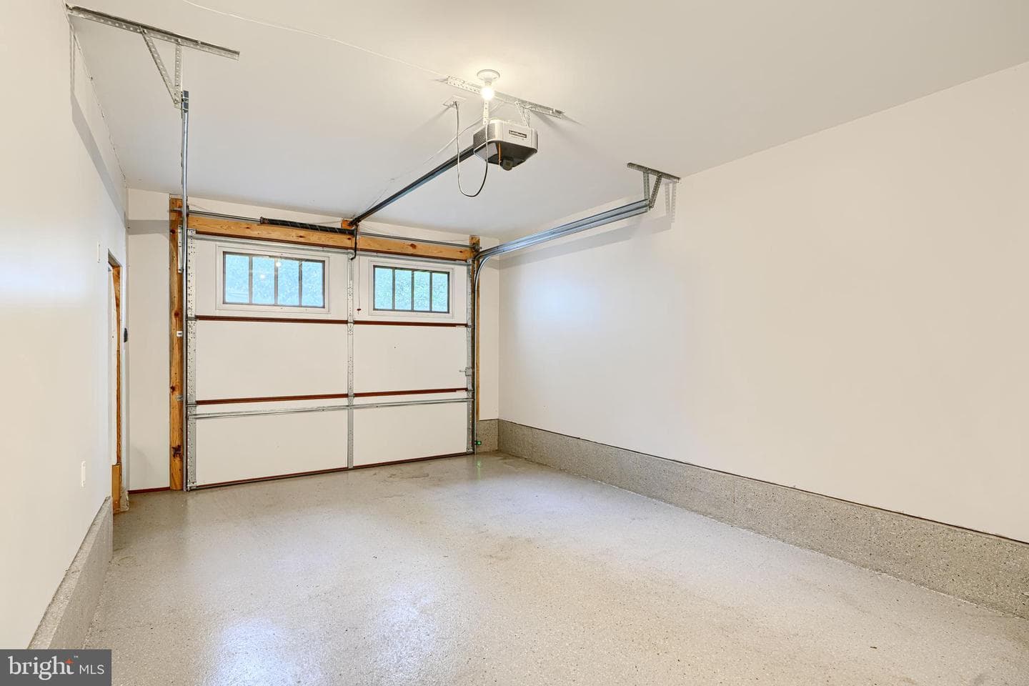 905 Kingston Road photo 45