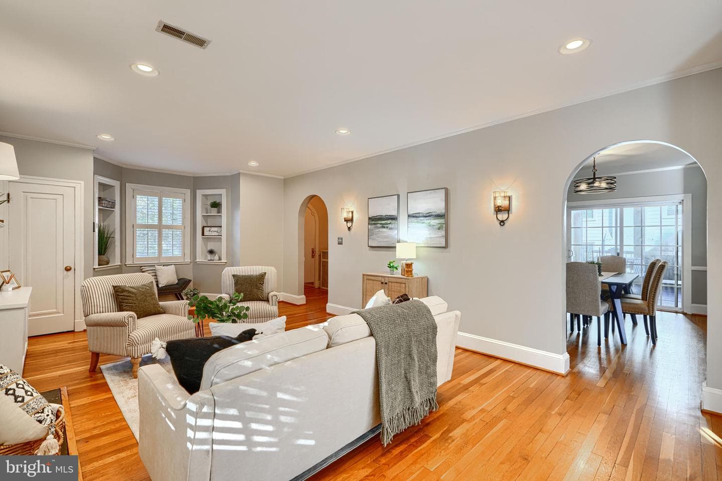 905 Kingston Road photo 6