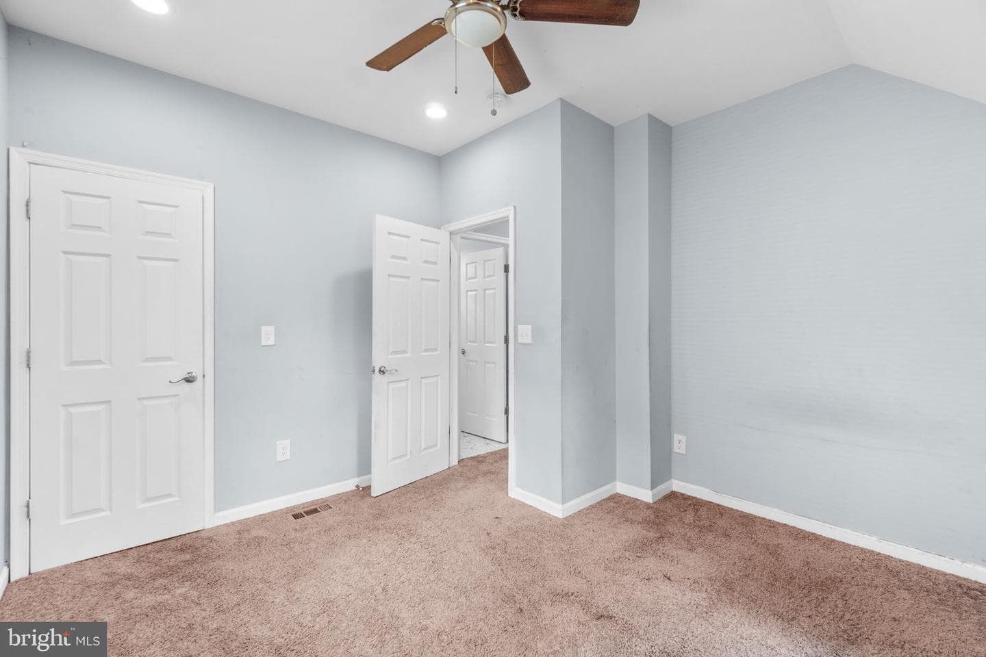 3418 Carroll Avenue photo 20