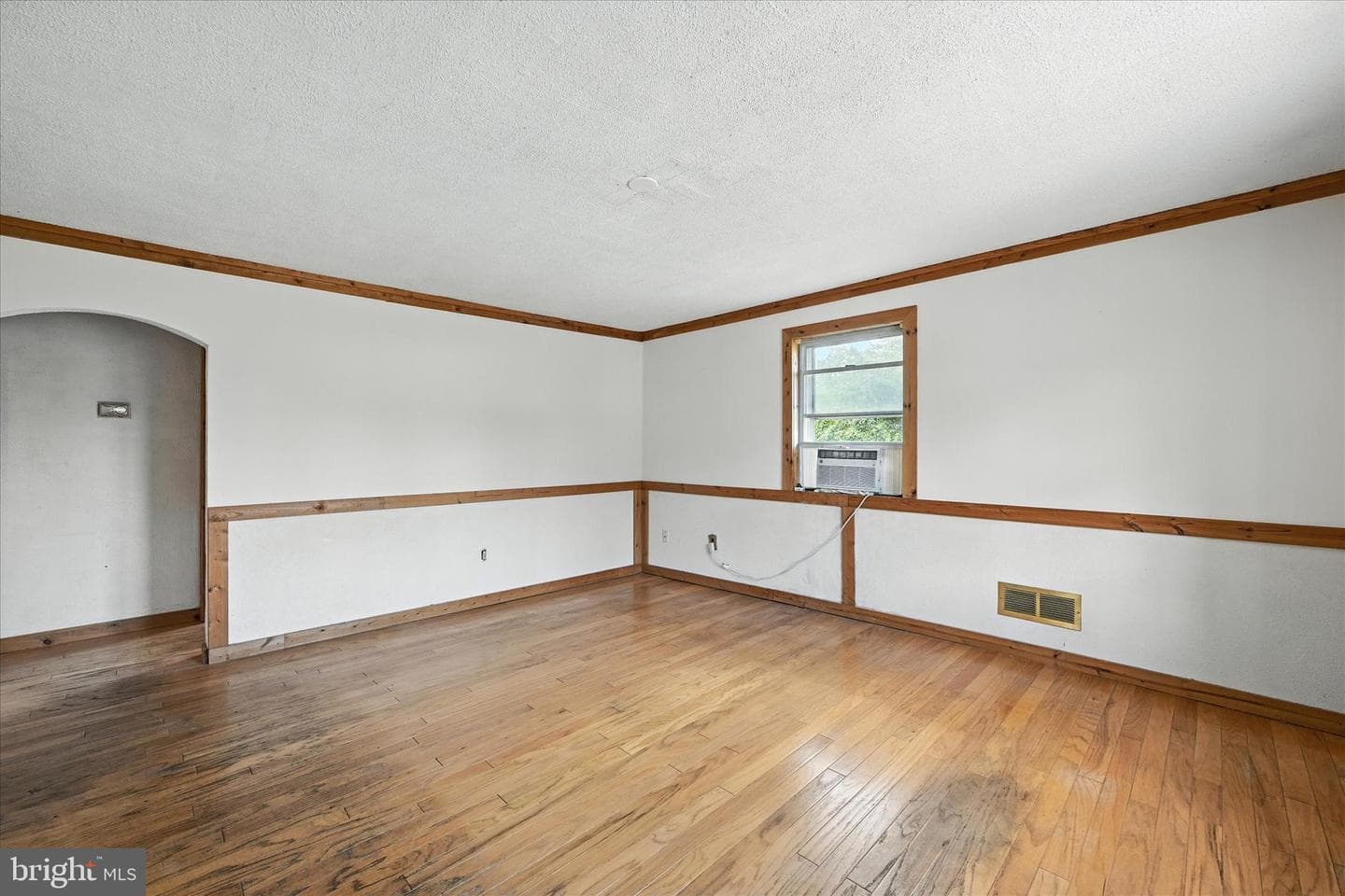 8828 Victory Avenue photo 5